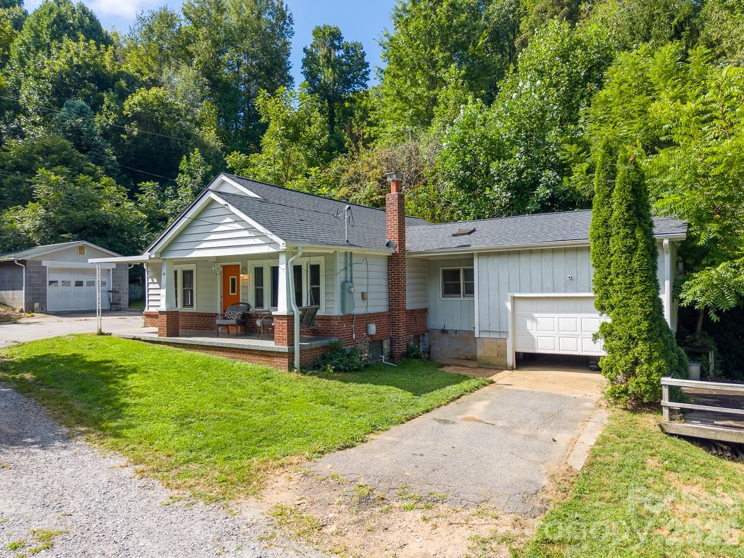 Single Family Residence at 80 Nature Lane, Waynesville, photo 2 of 33