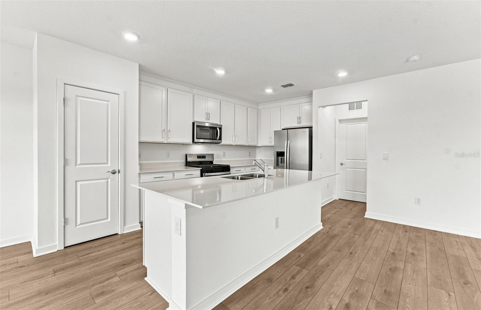 Stylish Kitchen - 9877 TRELLIS VINE WAY, PARRISH