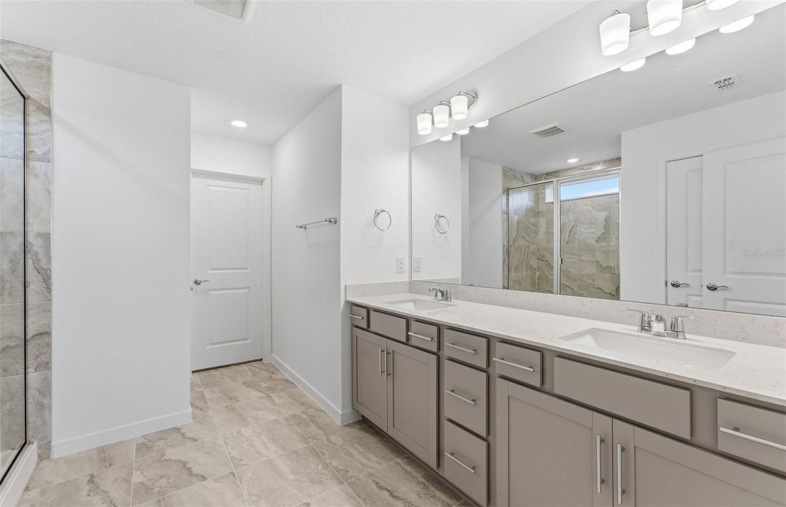 Owner's Bath w/Dual Sinks - 9885 TRELLIS VINE WAY, PARRISH