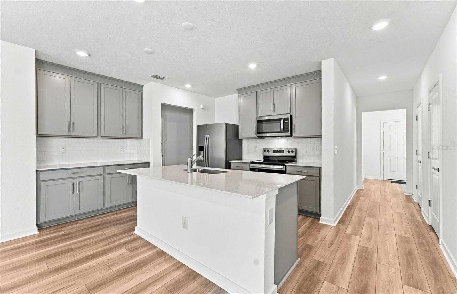 Stylish Kitchen - 7923 PALM PARADISE PL, PARRISH