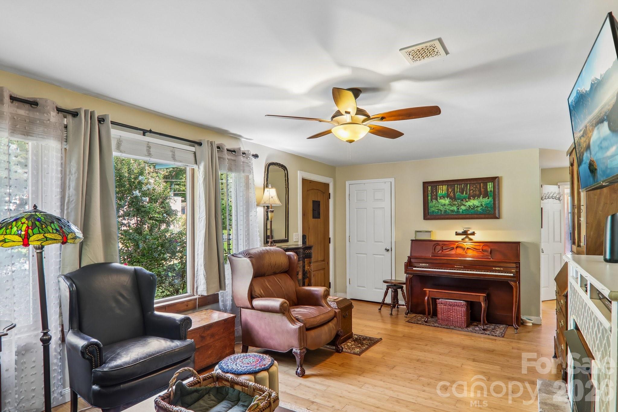 Single Family Residence at 550 Lickstone Road, Waynesville, photo 7 of 47