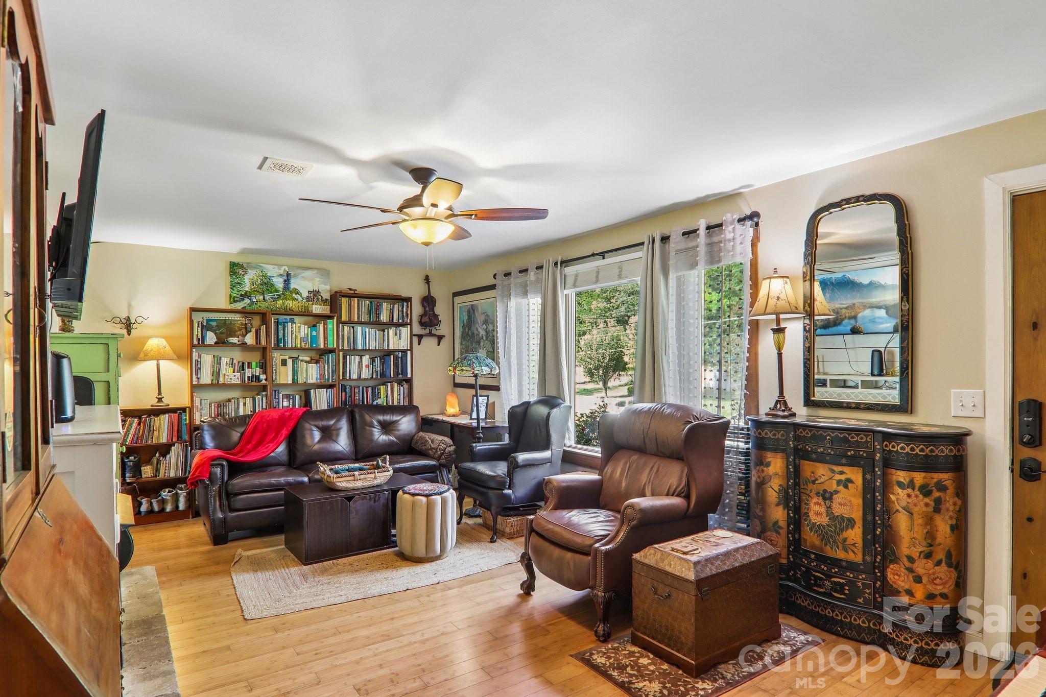 Single Family Residence at 550 Lickstone Road, Waynesville, photo 10 of 47