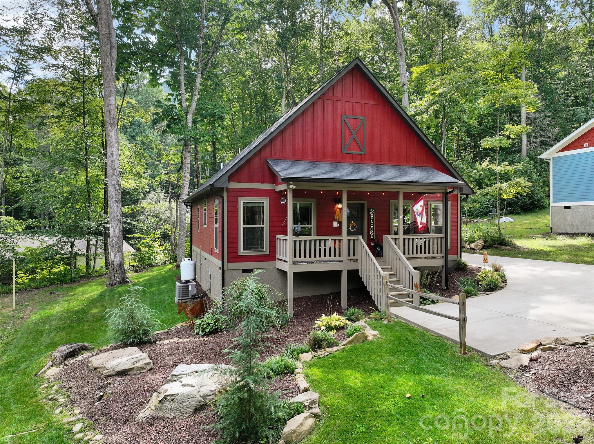 Single Family Residence at 545 Twinbrook Lane, Maggie Valley, photo 2 of 40