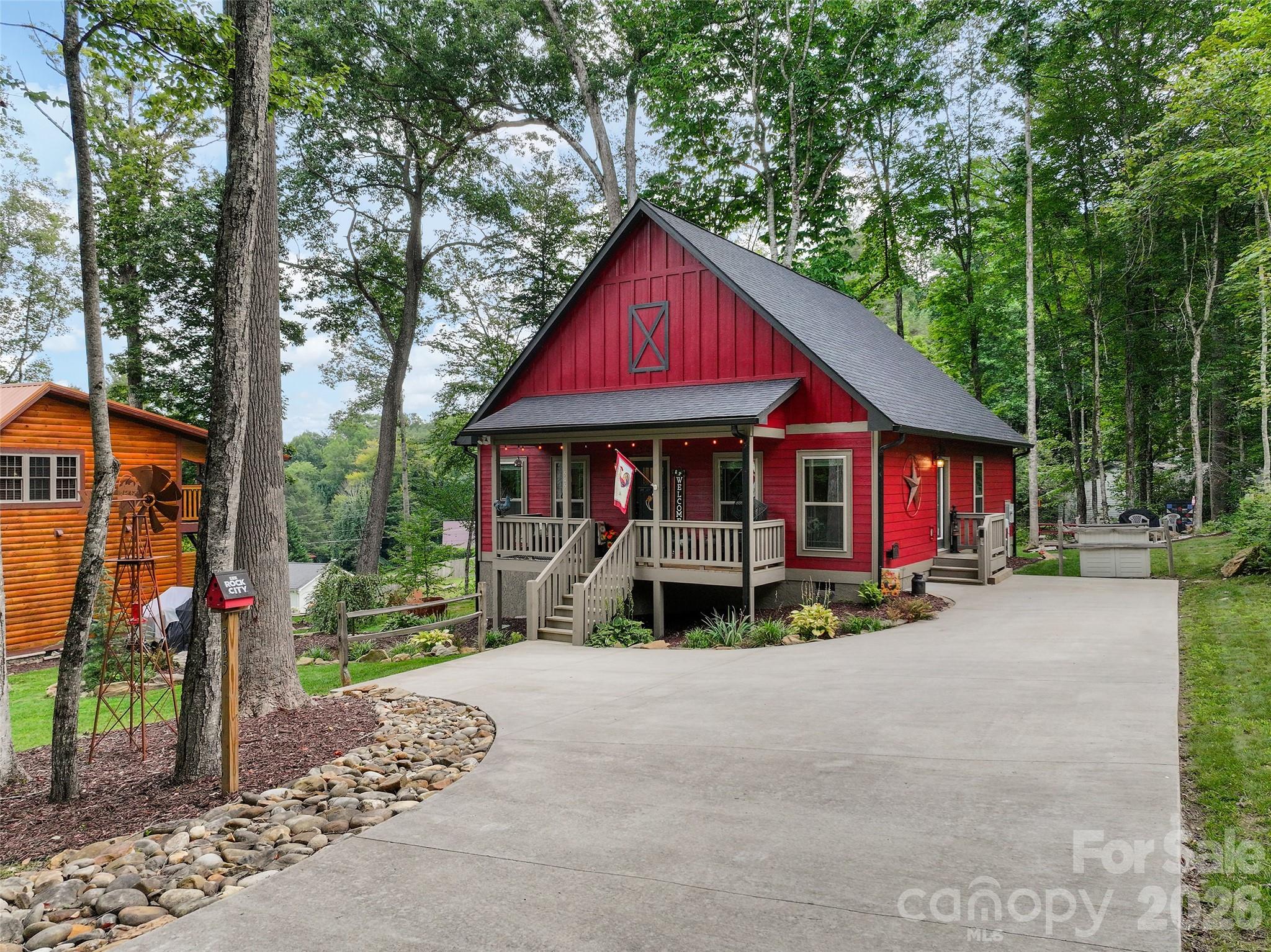 Single Family Residence at 545 Twinbrook Lane, Maggie Valley, photo 3 of 40