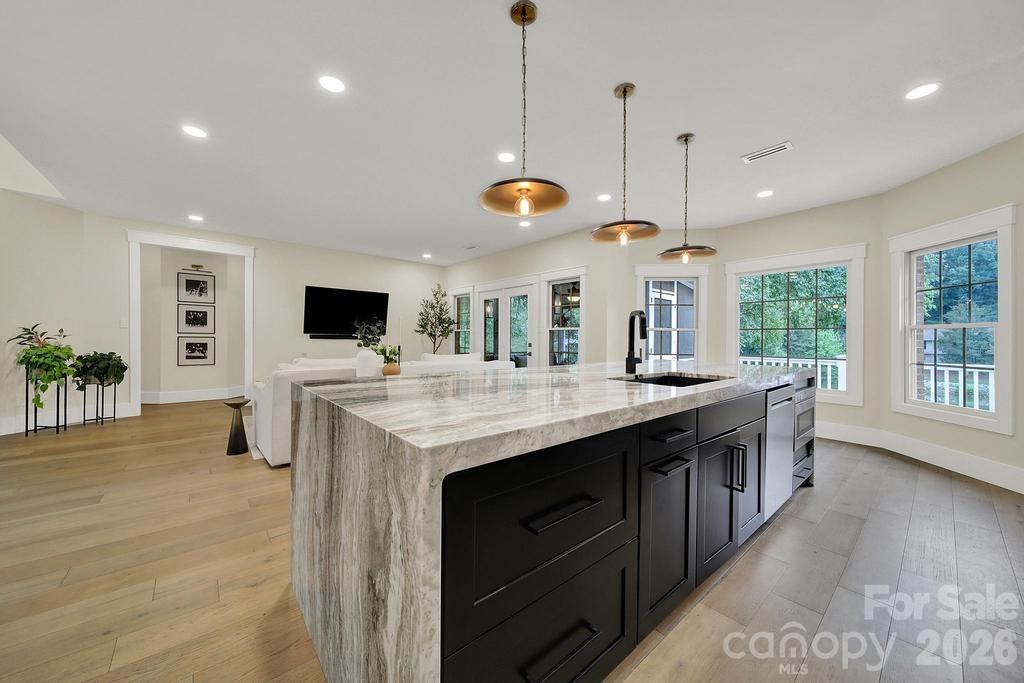 Single Family Residence at 388 Ponderosa Circle, Mooresville, photo 6 of 41