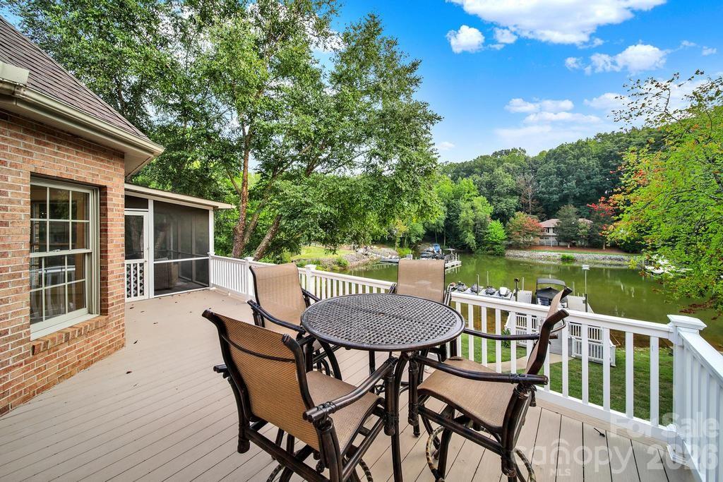 Single Family Residence at 388 Ponderosa Circle, Mooresville, photo 33 of 41