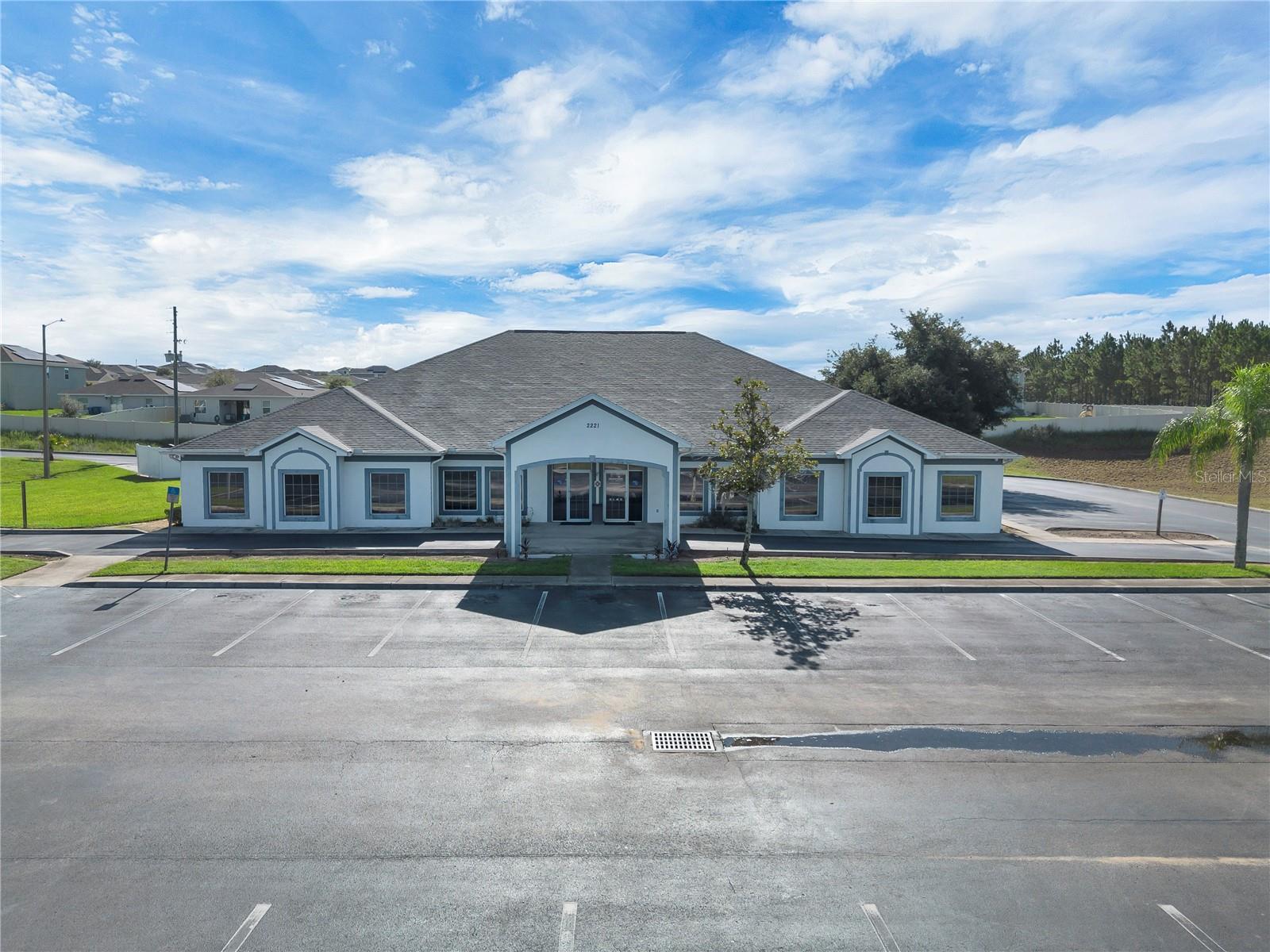 2221 NORTH BLVD W