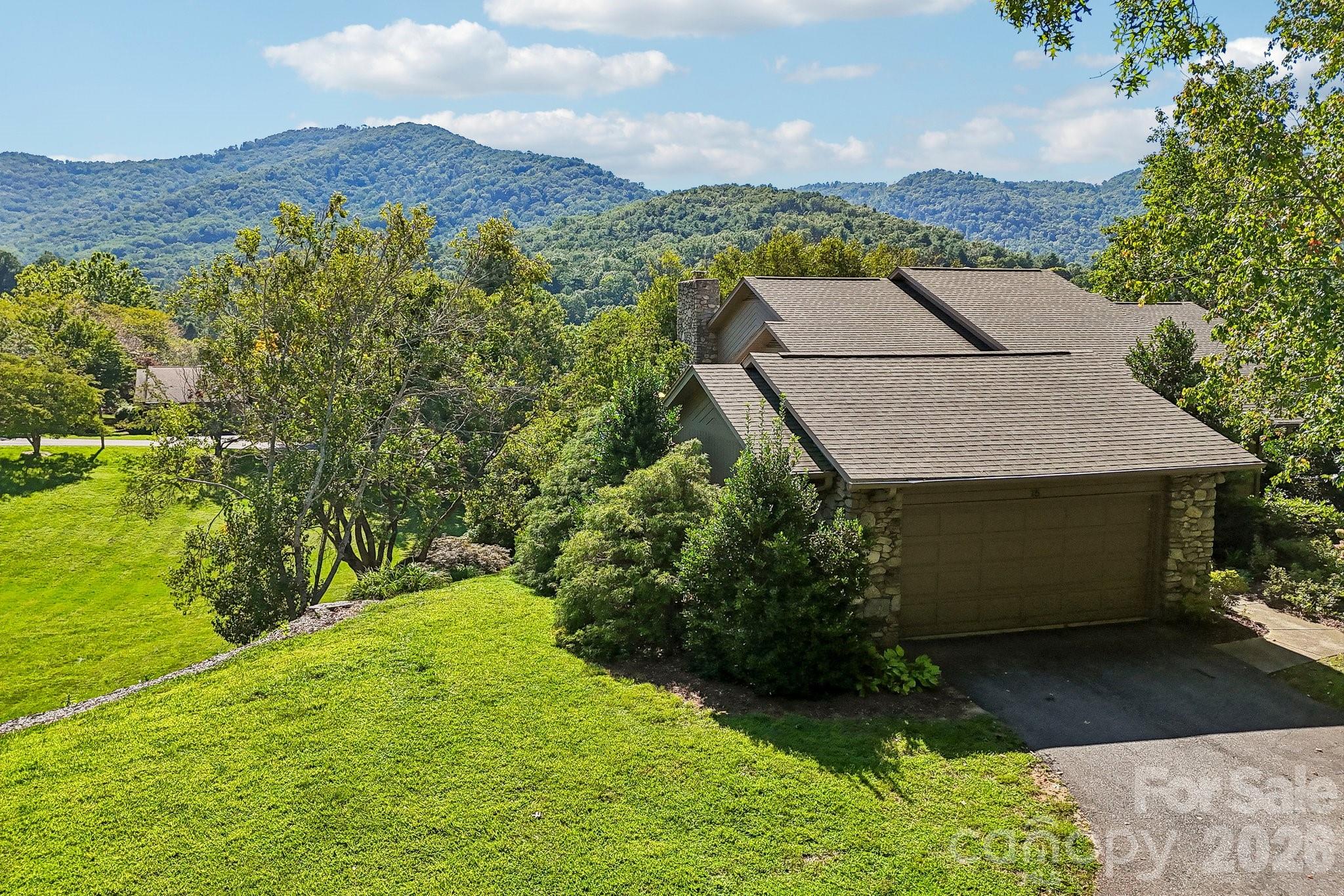 Condominium at 15 Stony Ridge, Asheville, photo 2 of 37
