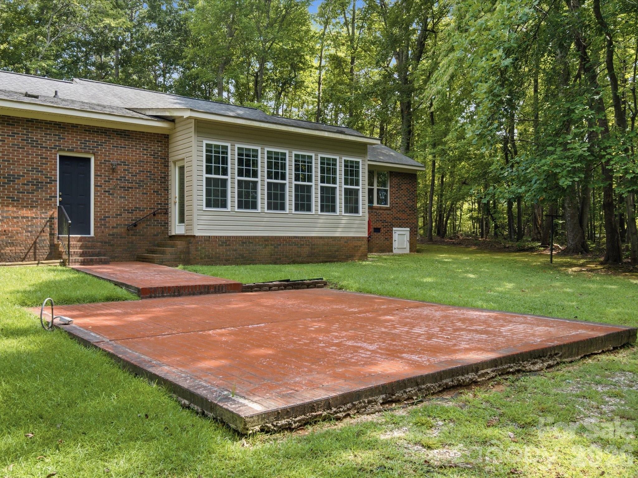 Single Family Residence at 155 S Grandview Road, Clover, photo 29 of 48