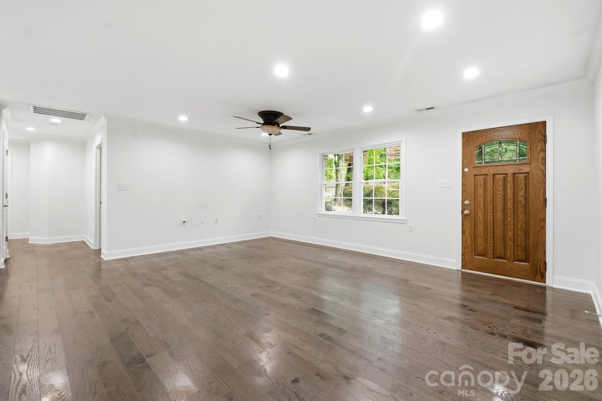 living room - 6081 Cambridge Drive, Harrisburg