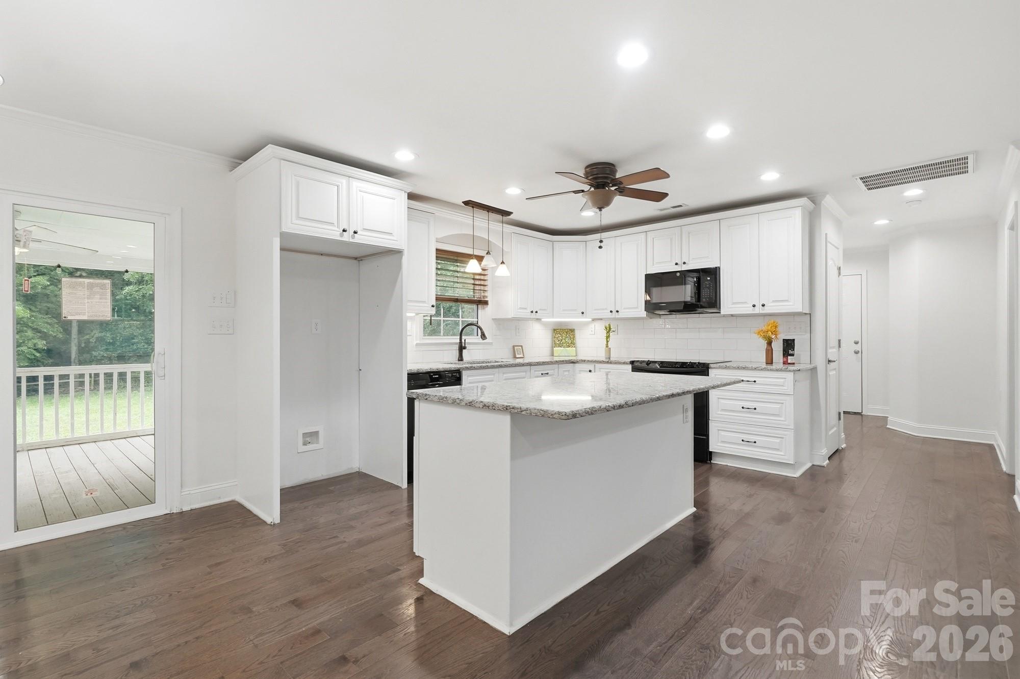 kitchen - 6081 Cambridge Drive, Harrisburg