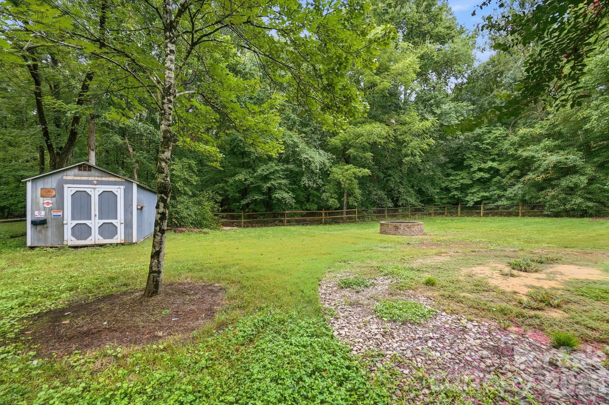 shed - 6081 Cambridge Drive, Harrisburg