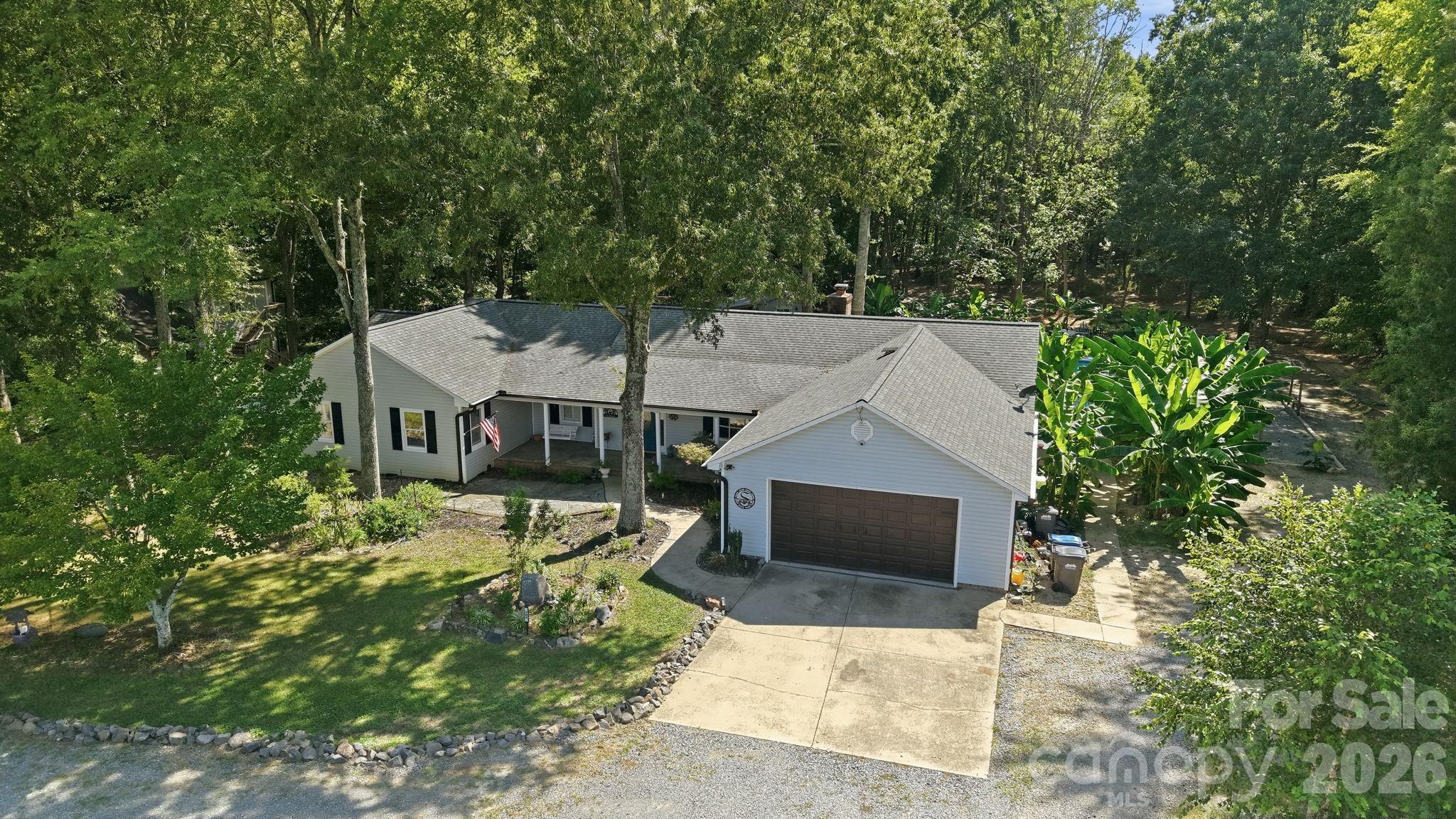 Single Family Residence at 205 Dornoch Drive, Matthews, photo 3 of 46