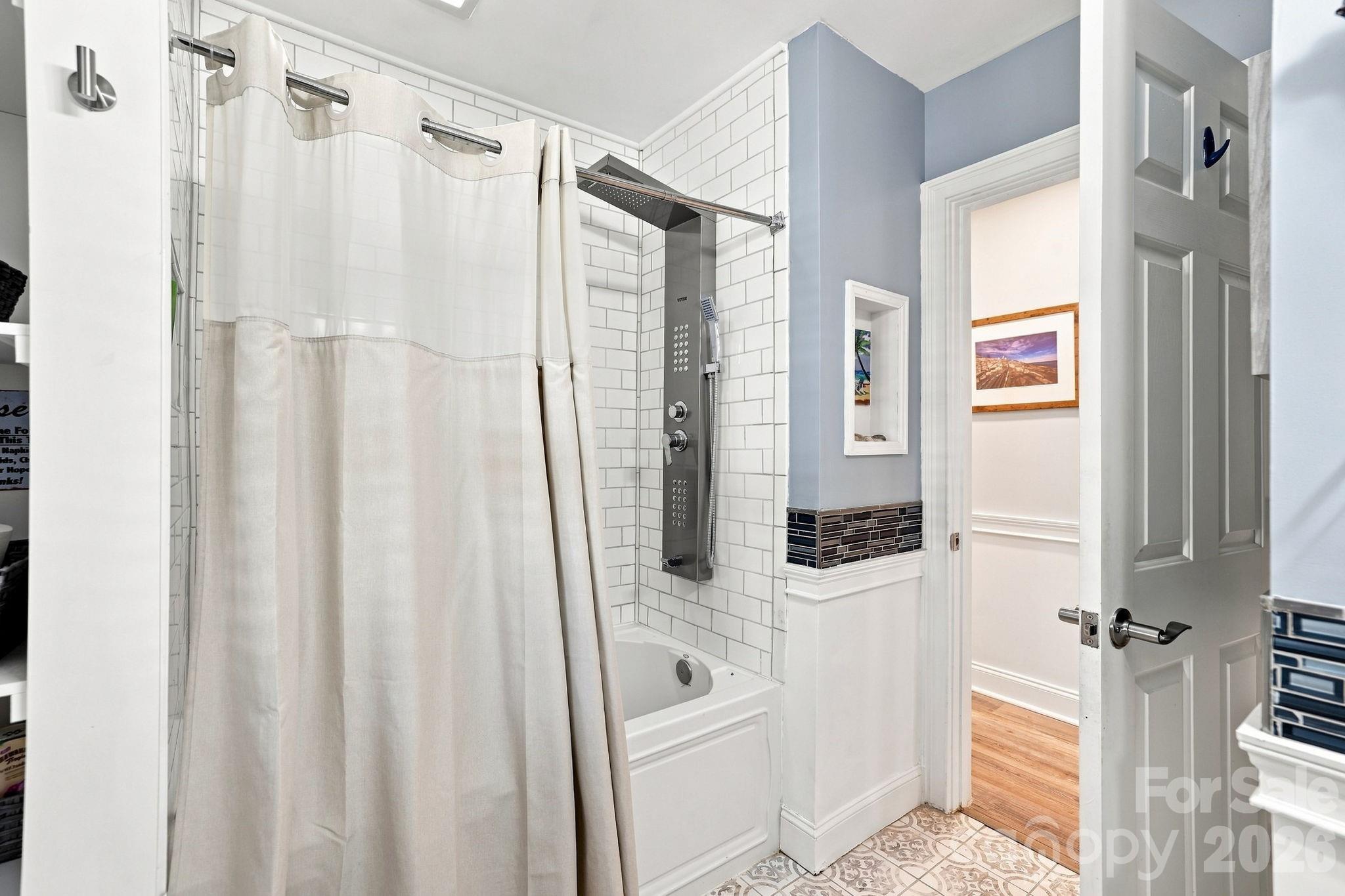 Full Bath - 205 Dornoch Drive, Matthews
