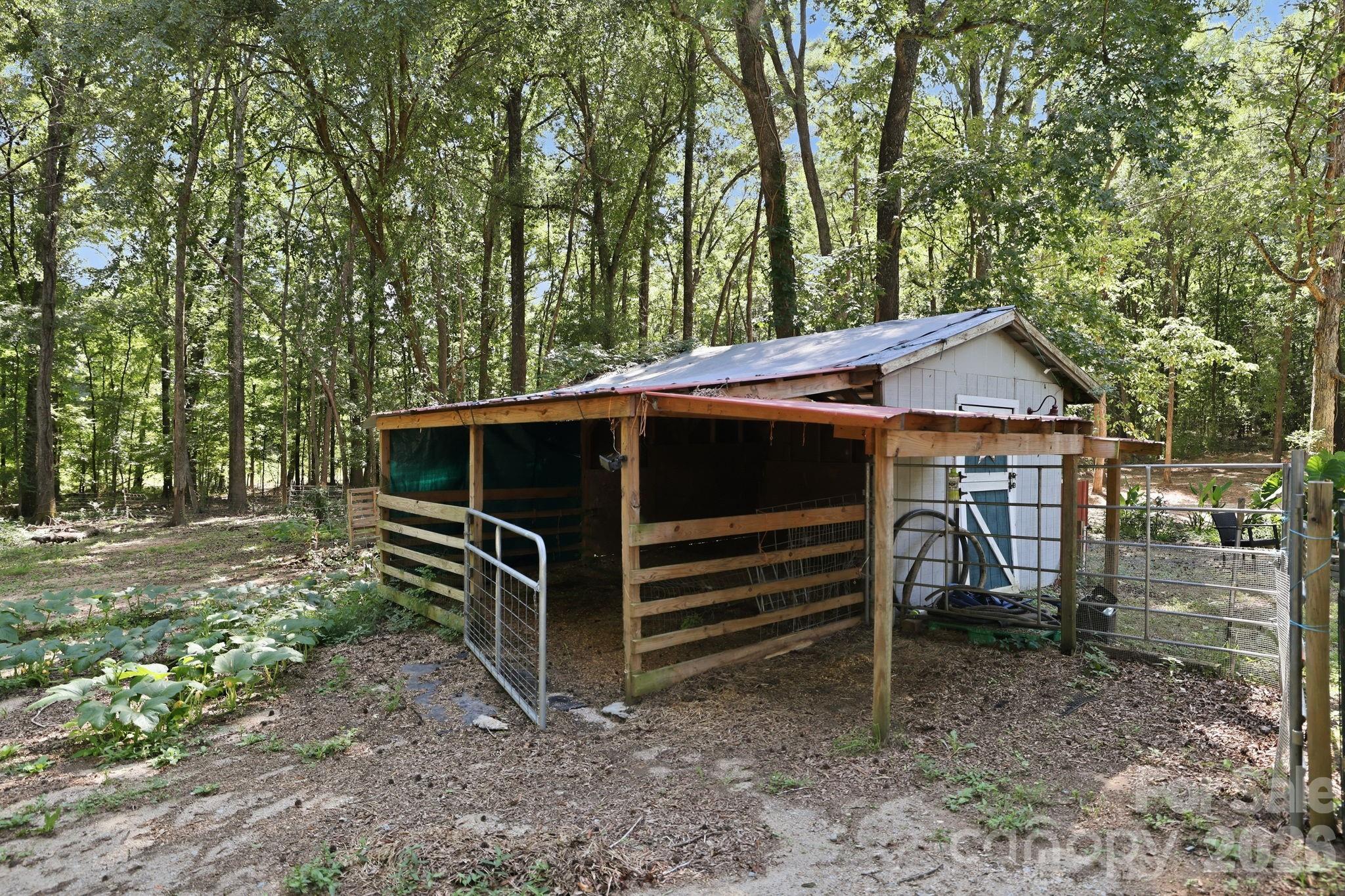 Run in Shelter - 205 Dornoch Drive, Matthews
