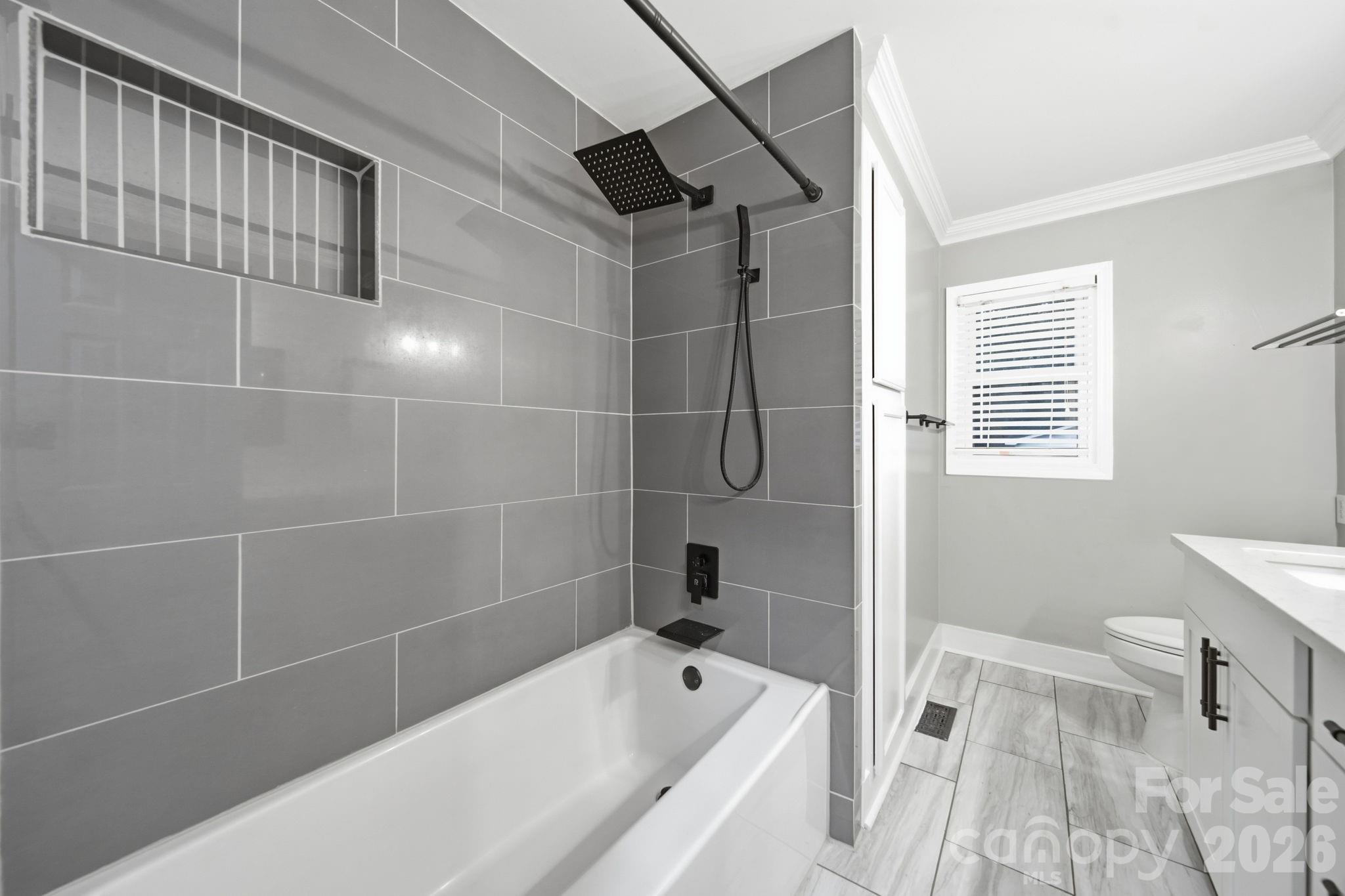 Full Bathroom - 145 Gold Branch Road, Salisbury