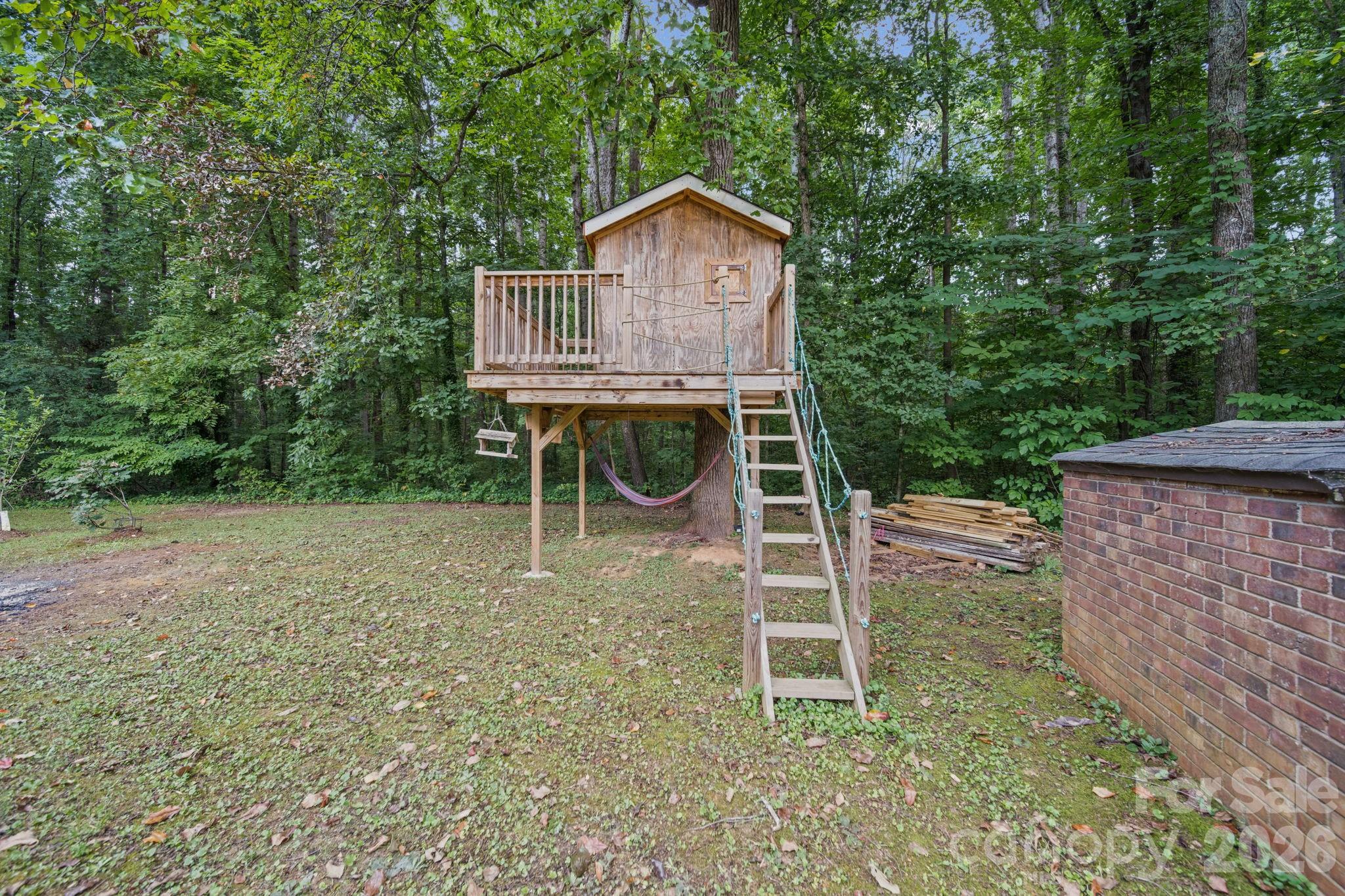 Tree house in the rear of home - 145 Gold Branch Road, Salisbury