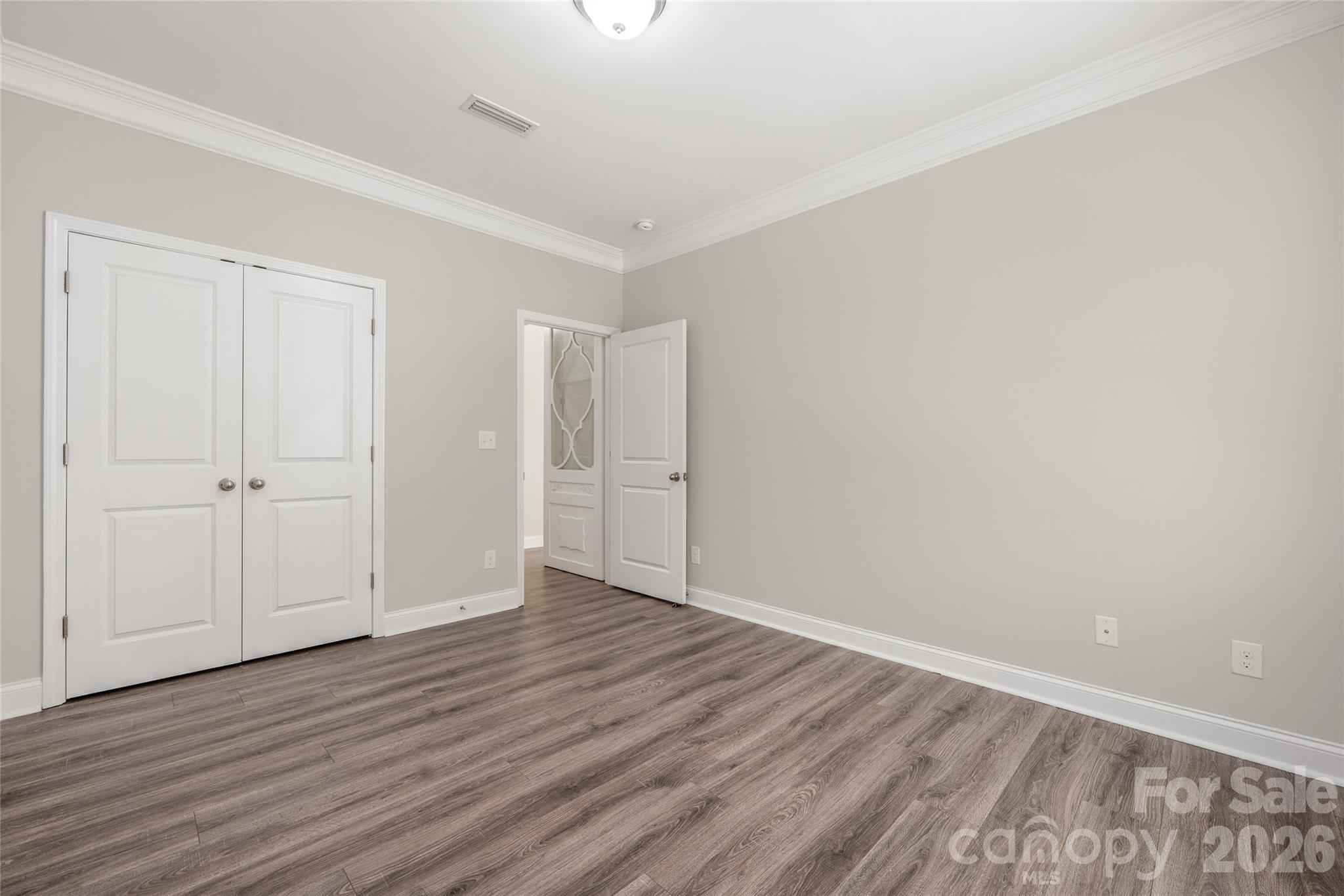 Downstairs guest bedroom - 144 Chance Road, Mooresville