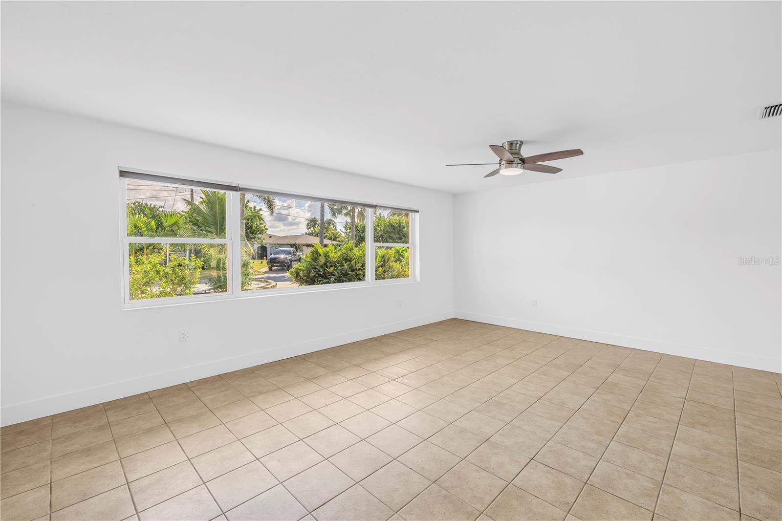 Living Room - 2053 DOLPHIN BLVD S, ST PETERSBURG