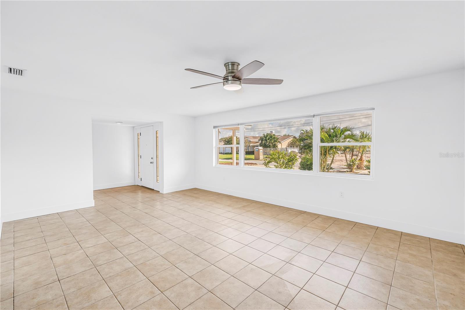 Living Room - 2053 DOLPHIN BLVD S, ST PETERSBURG