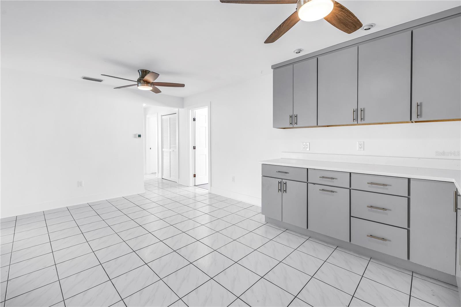 Kitchen - 2053 DOLPHIN BLVD S, ST PETERSBURG