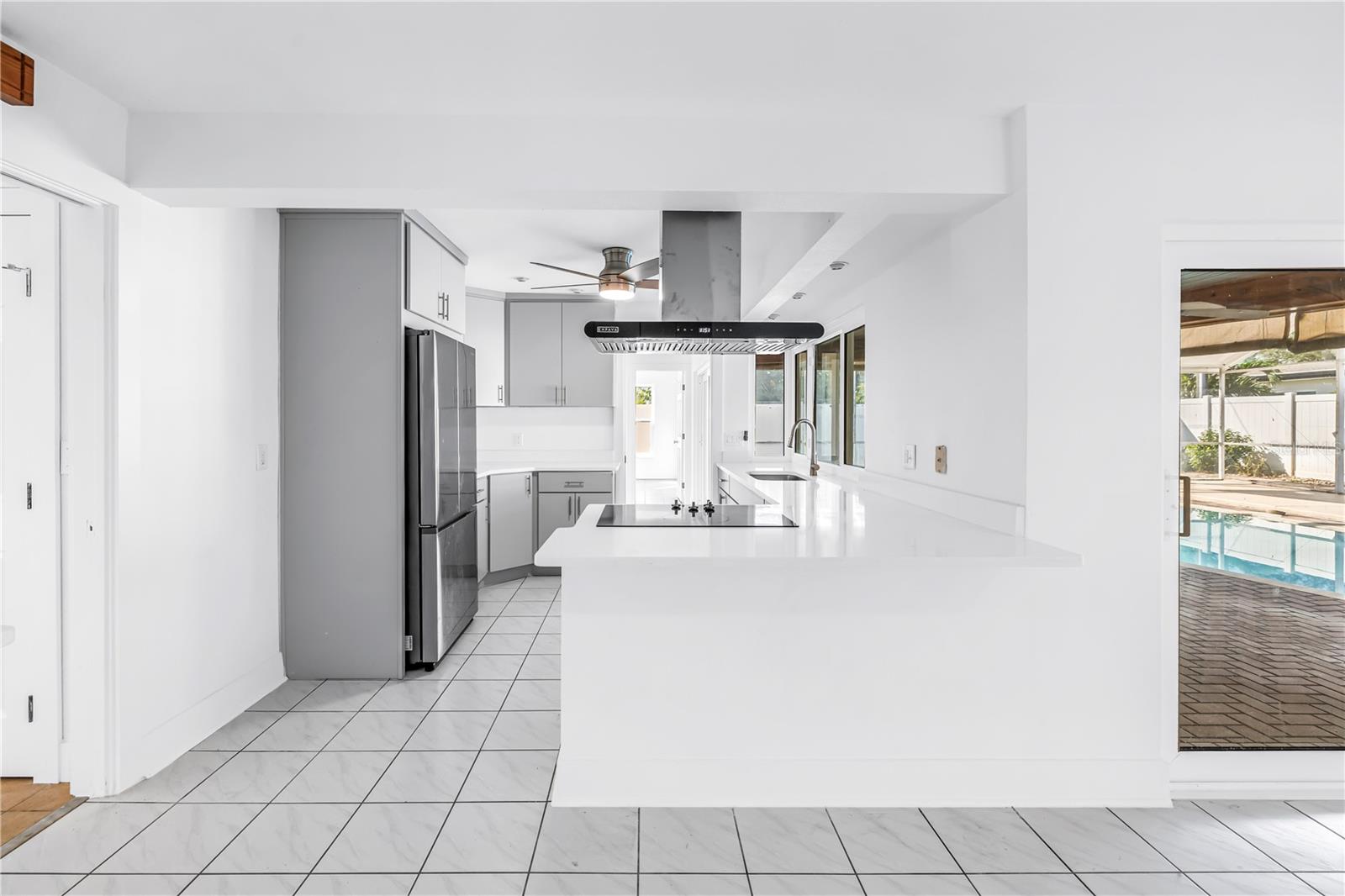 Kitchen - 2053 DOLPHIN BLVD S, ST PETERSBURG