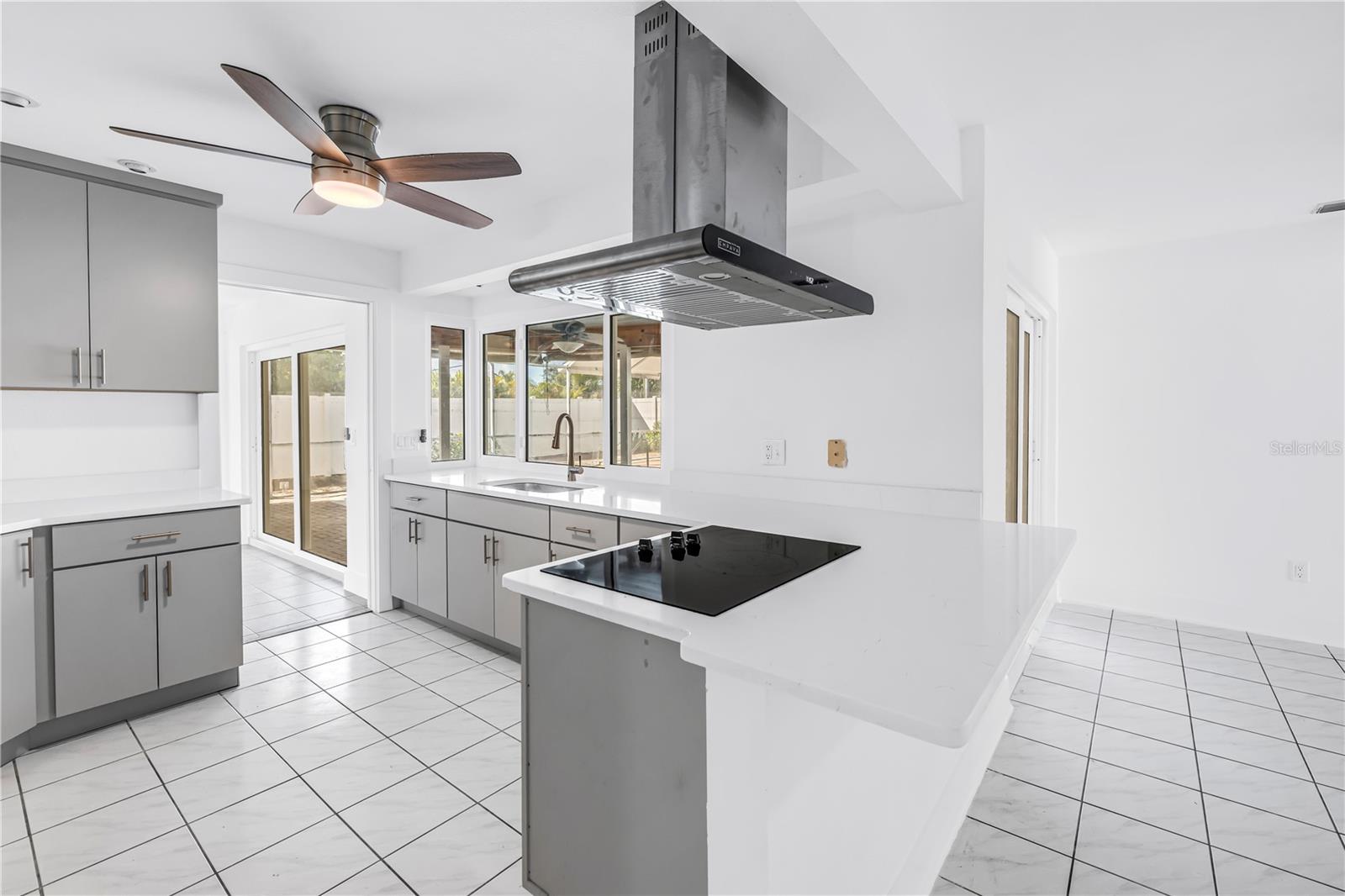 Kitchen - 2053 DOLPHIN BLVD S, ST PETERSBURG