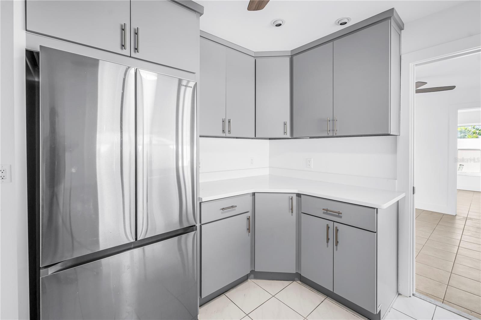 Kitchen - 2053 DOLPHIN BLVD S, ST PETERSBURG
