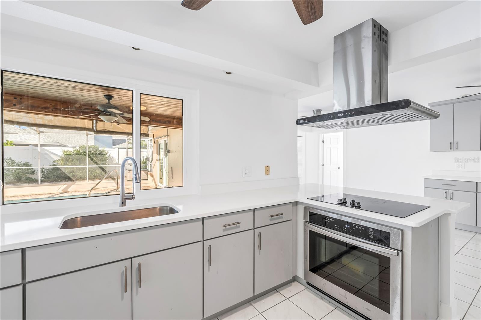 Kitchen - 2053 DOLPHIN BLVD S, ST PETERSBURG