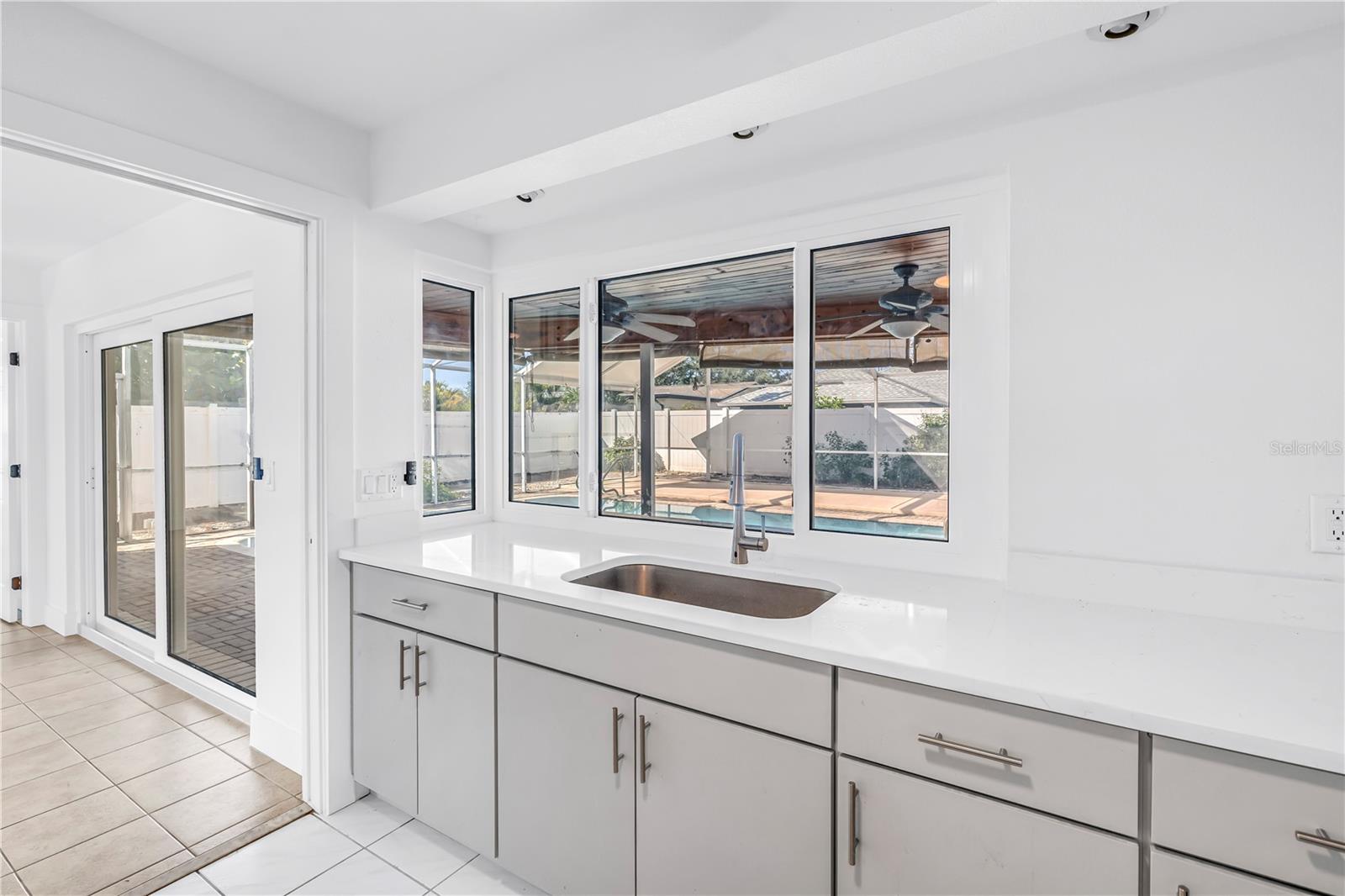 Kitchen - 2053 DOLPHIN BLVD S, ST PETERSBURG