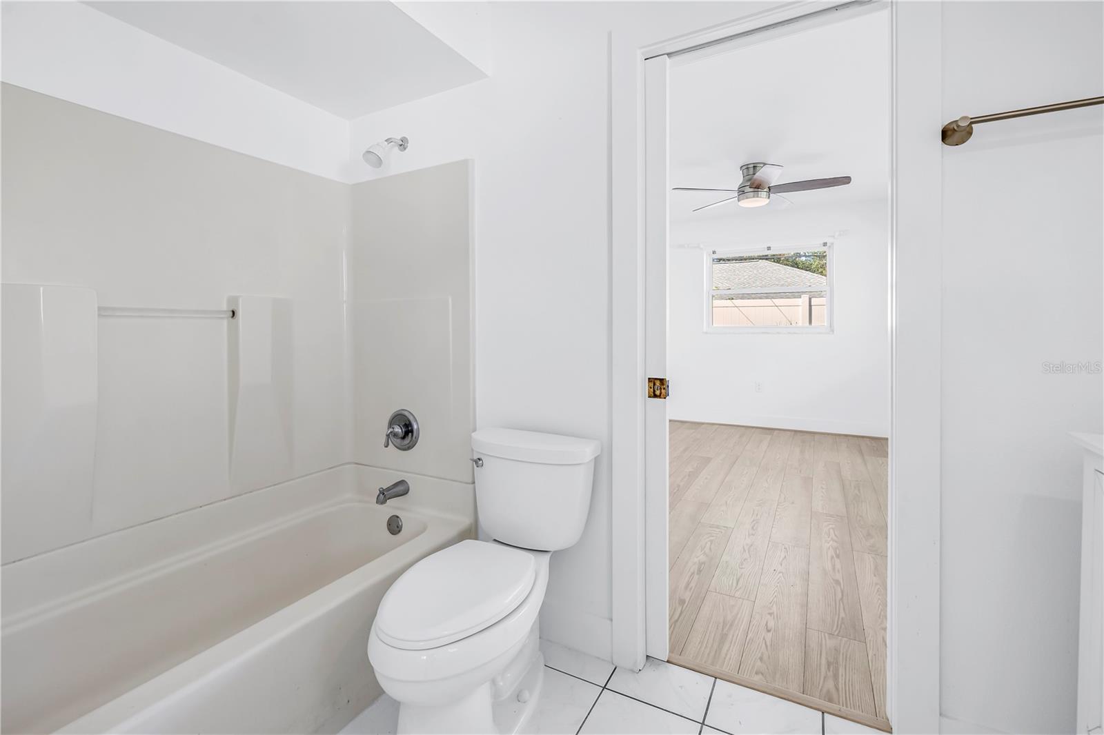 Shared Bathroom - 2053 DOLPHIN BLVD S, ST PETERSBURG