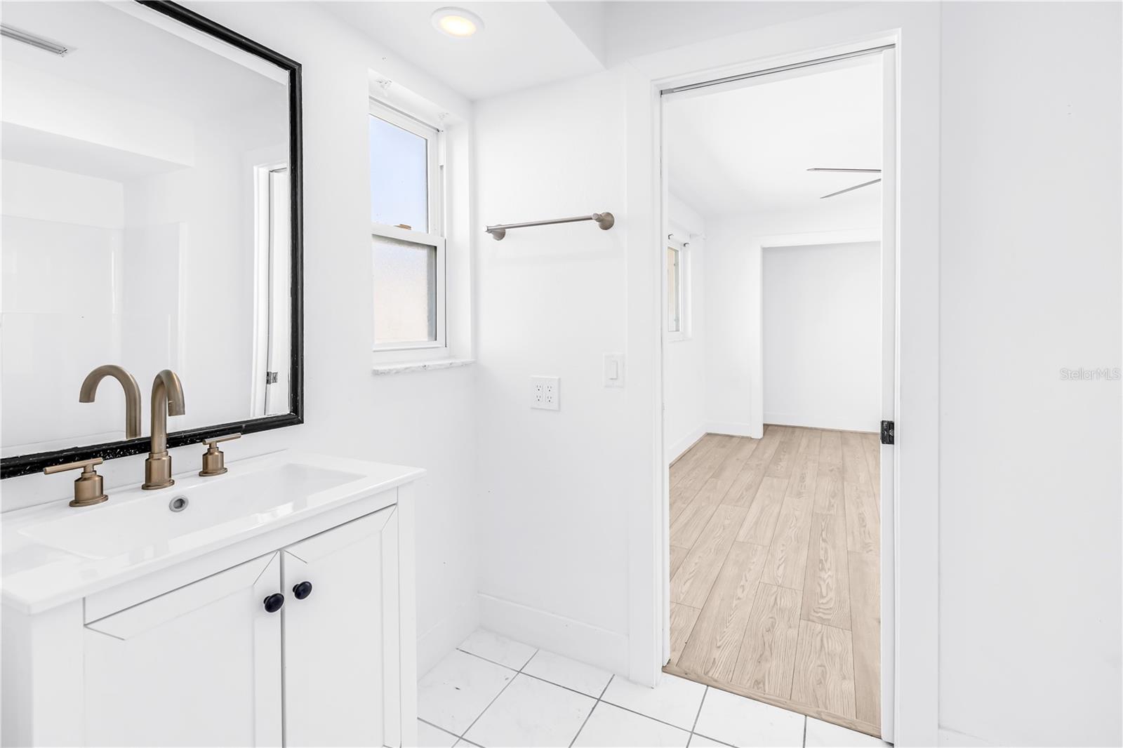 Shared Bathroom - 2053 DOLPHIN BLVD S, ST PETERSBURG