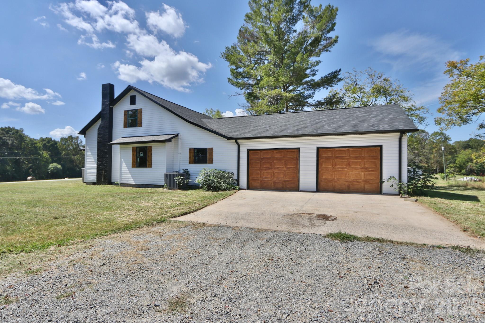 Single Family Residence at 1826 N Oak Ridge Church Road, Yadkinville, photo 7 of 48