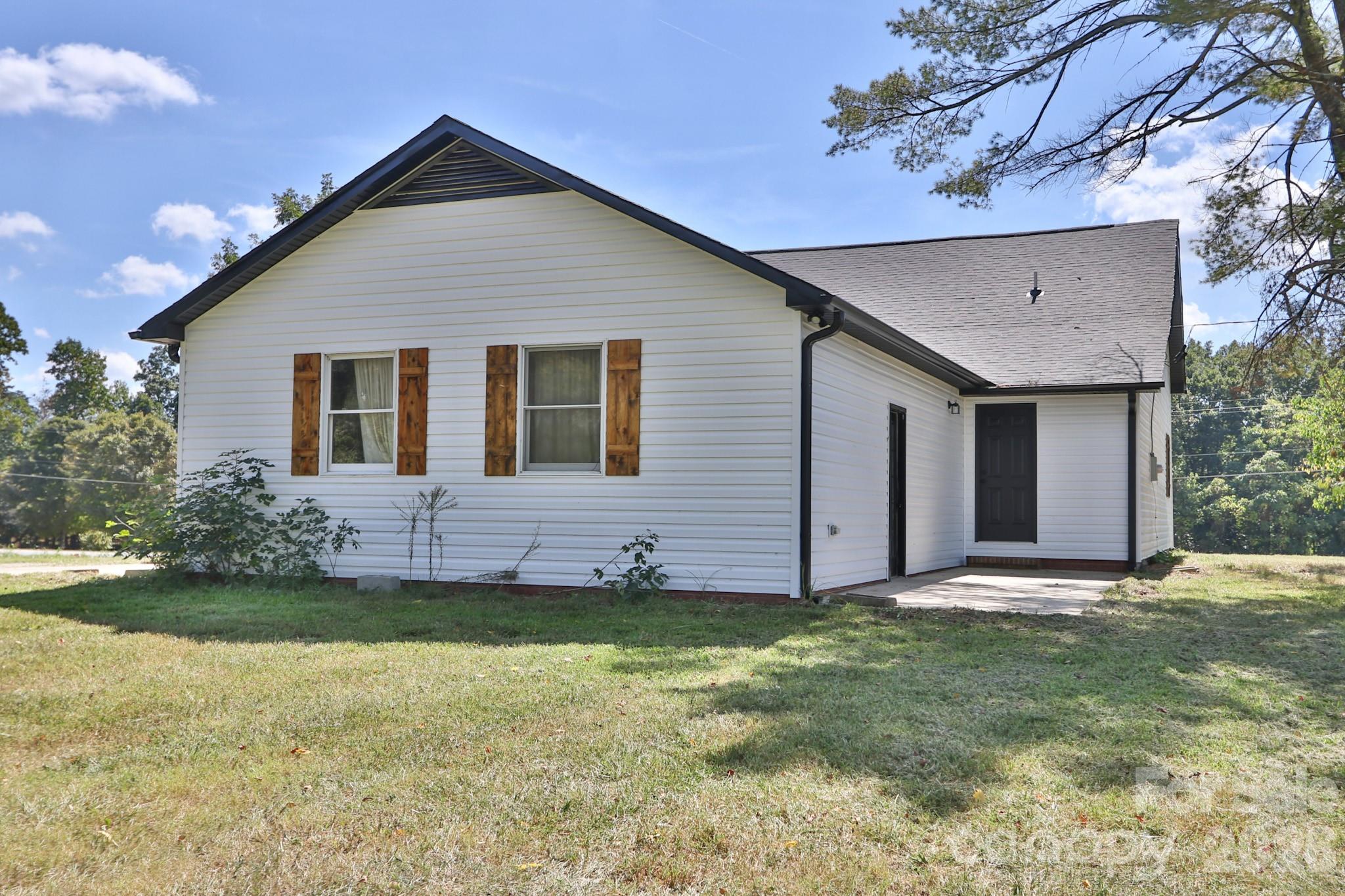 Single Family Residence at 1826 N Oak Ridge Church Road, Yadkinville, photo 8 of 48