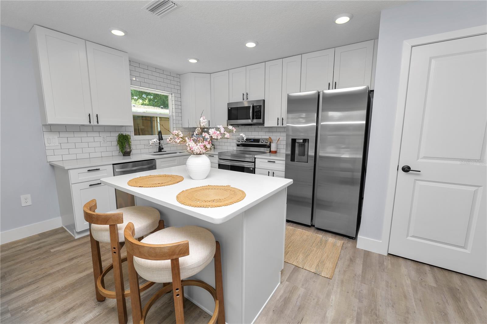 Single Family Residence at 521 SKYLINE DR E, LAKELAND, photo 15 of 35