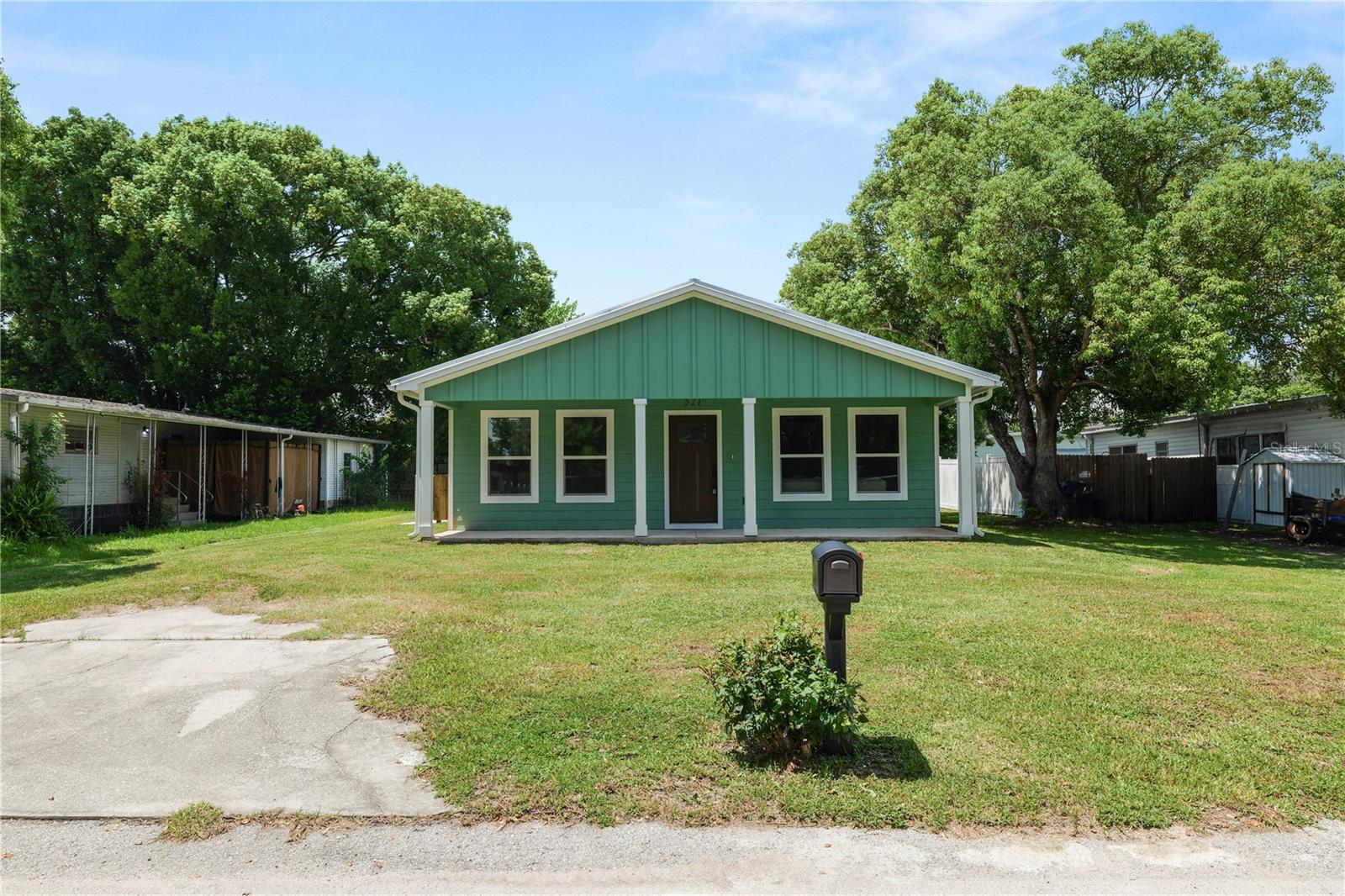 Single Family Residence at 521 SKYLINE DR E, LAKELAND, photo 2 of 35