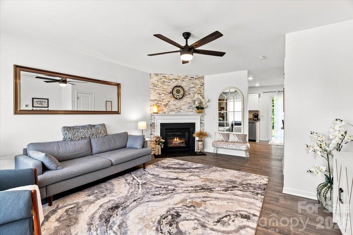 Single Family Residence at 333 Oak Branch Road, Arden, photo 8 of 34