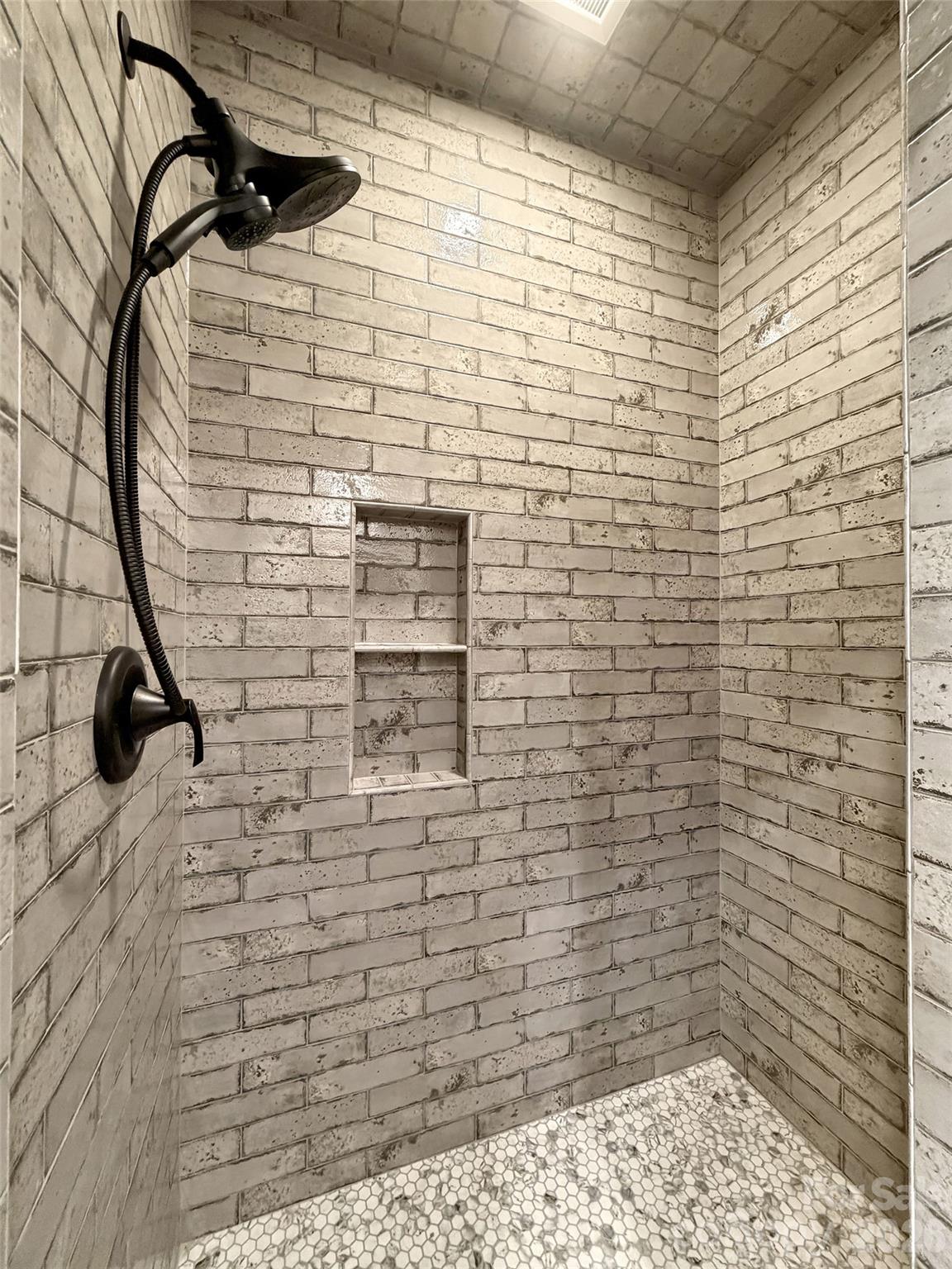 Primary Shower - 146 Bradford Park, Clyde