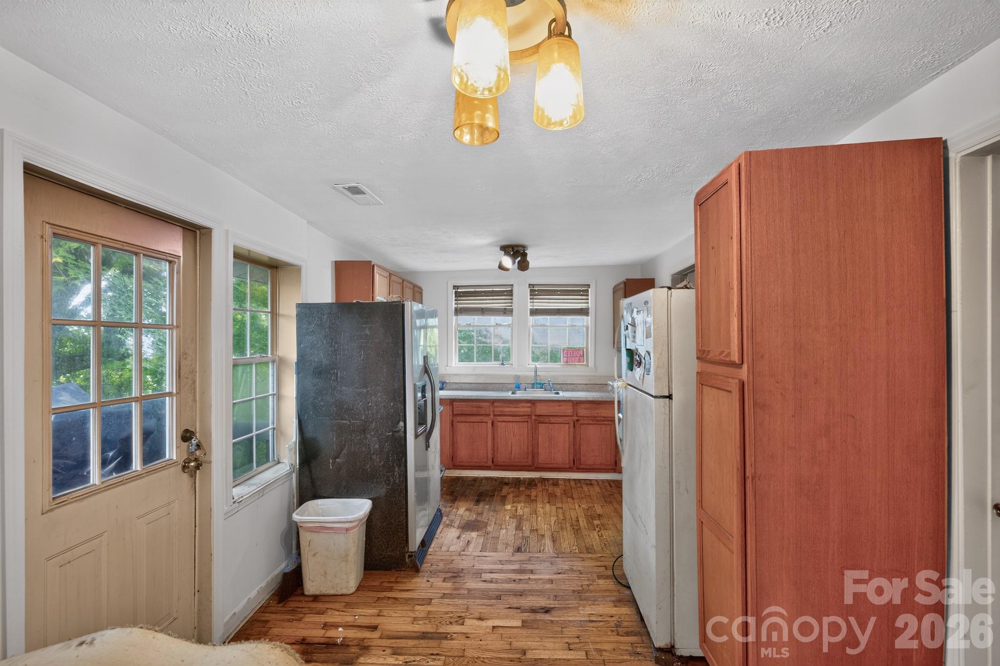 Single Family Residence at 1324 Low Gap Road, Hendersonville, photo 3 of 15