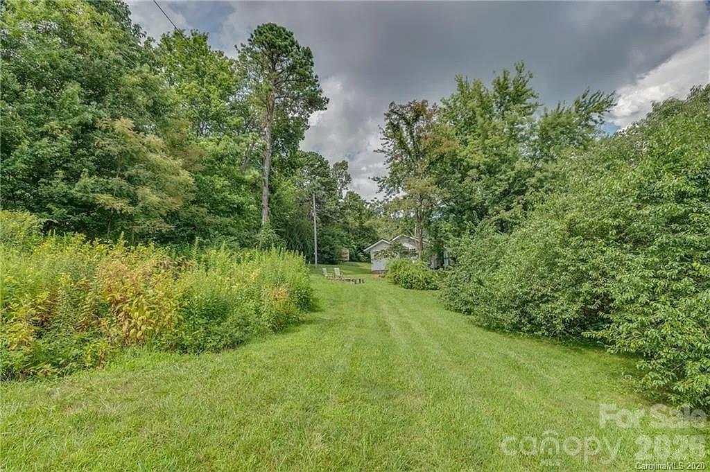 Single Family Residence at 1324 Low Gap Road, Hendersonville, photo 10 of 15