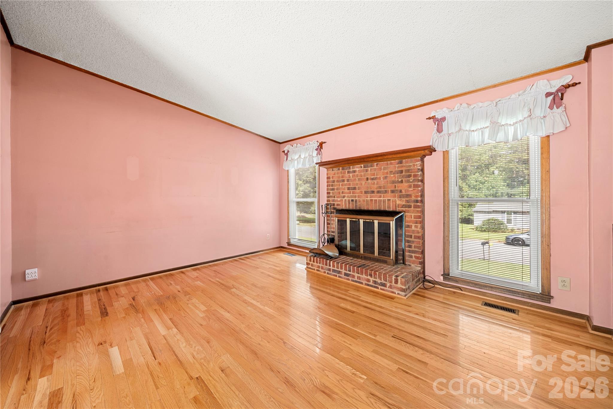Single Family Residence at 1810 Oak Hollow Road, Gastonia, photo 4 of 29