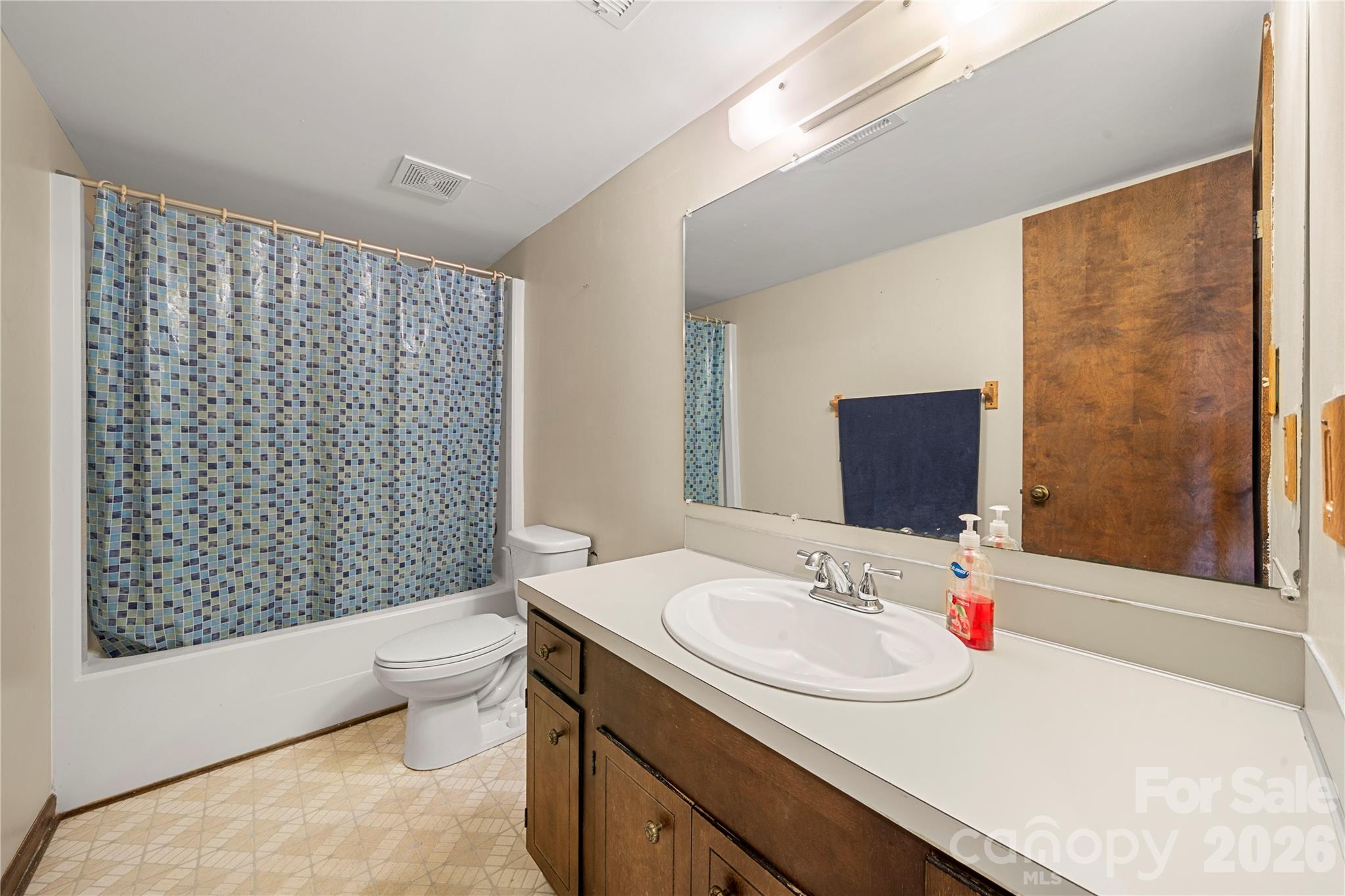 Single Family Residence at 1810 Oak Hollow Road, Gastonia, photo 19 of 29