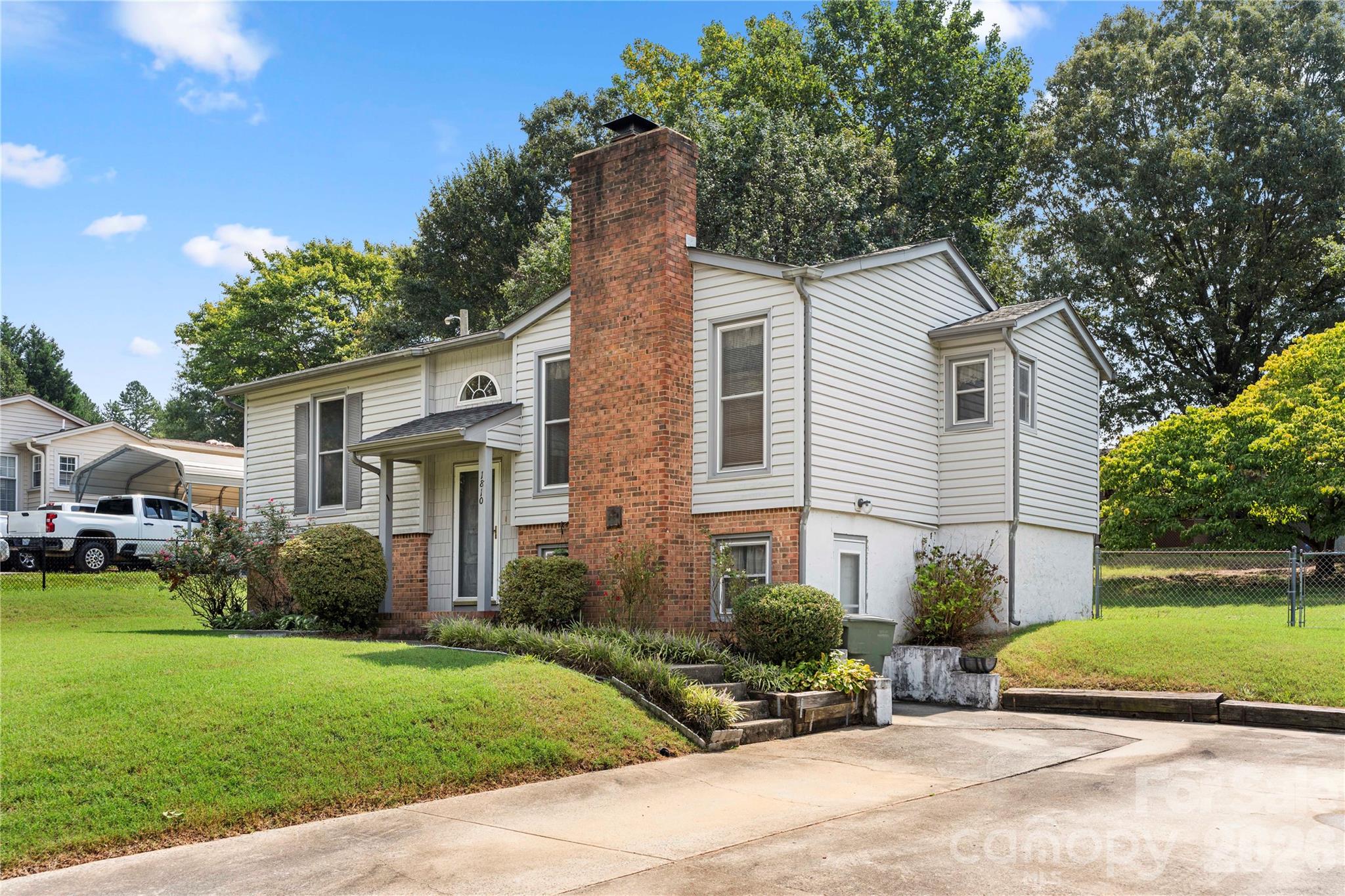 Single Family Residence at 1810 Oak Hollow Road, Gastonia, photo 28 of 29