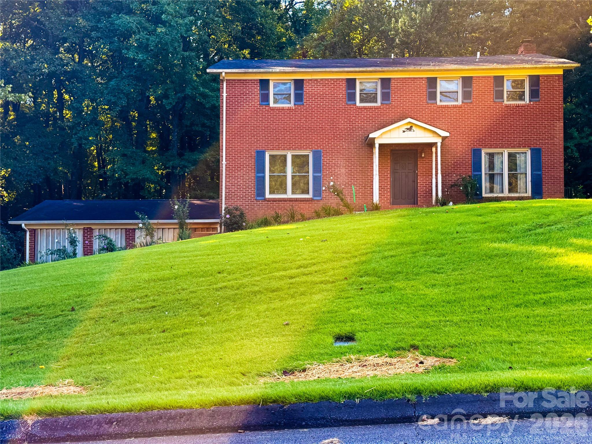 Single Family Residence at 301 Starmount Drive, Statesville, photo 2 of 42