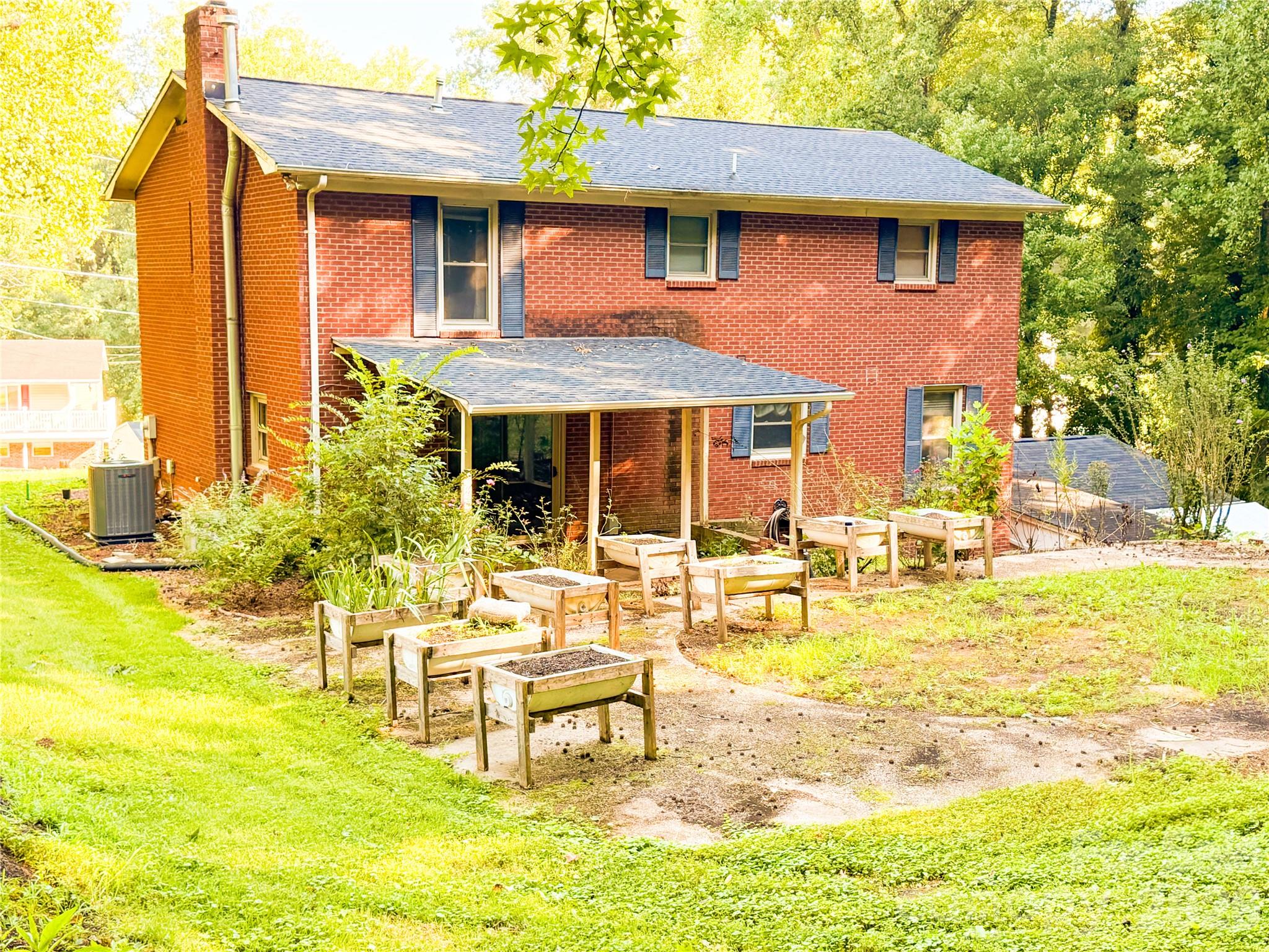 Single Family Residence at 301 Starmount Drive, Statesville, photo 40 of 42