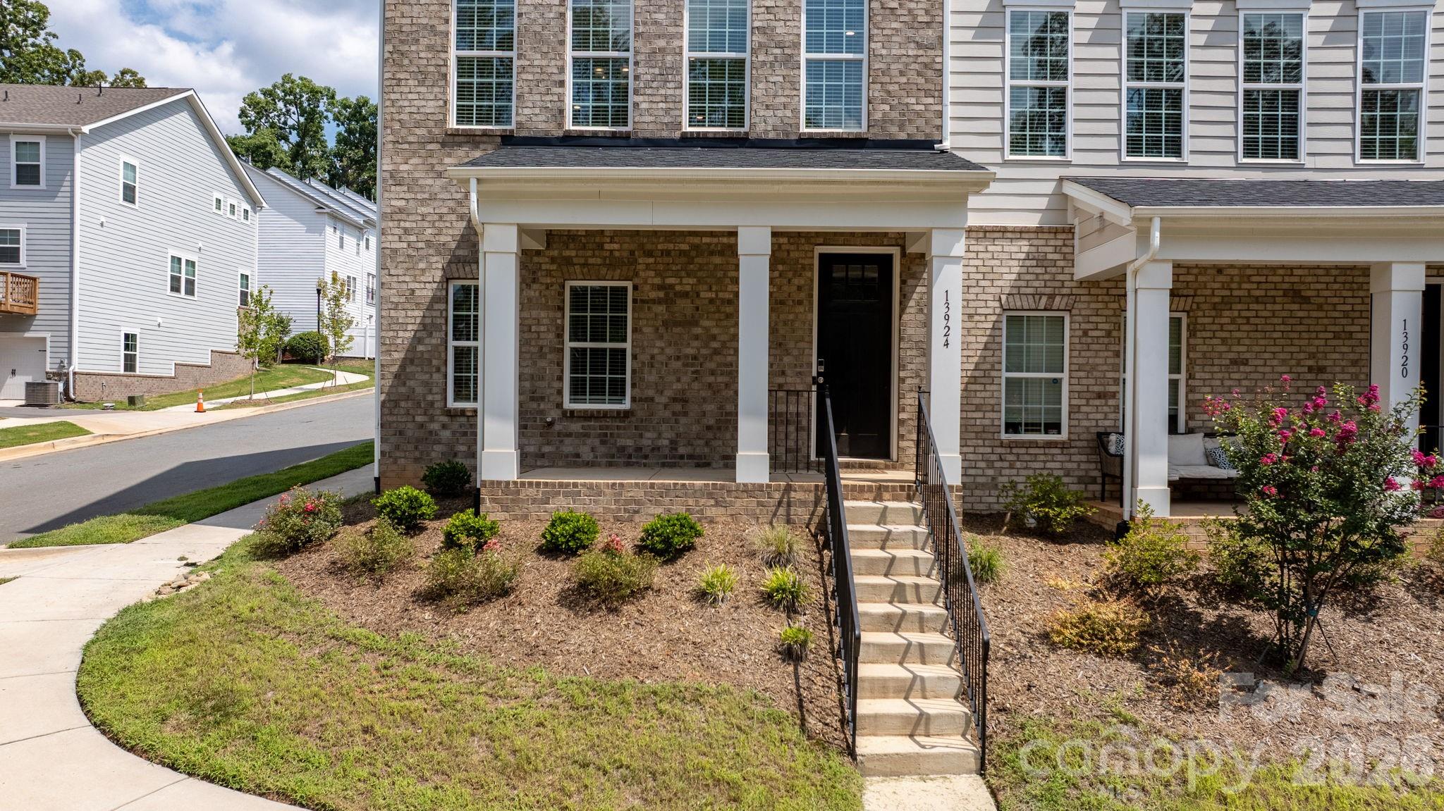 Townhouse at 13924 Winmau Lane, Huntersville, photo 2 of 33
