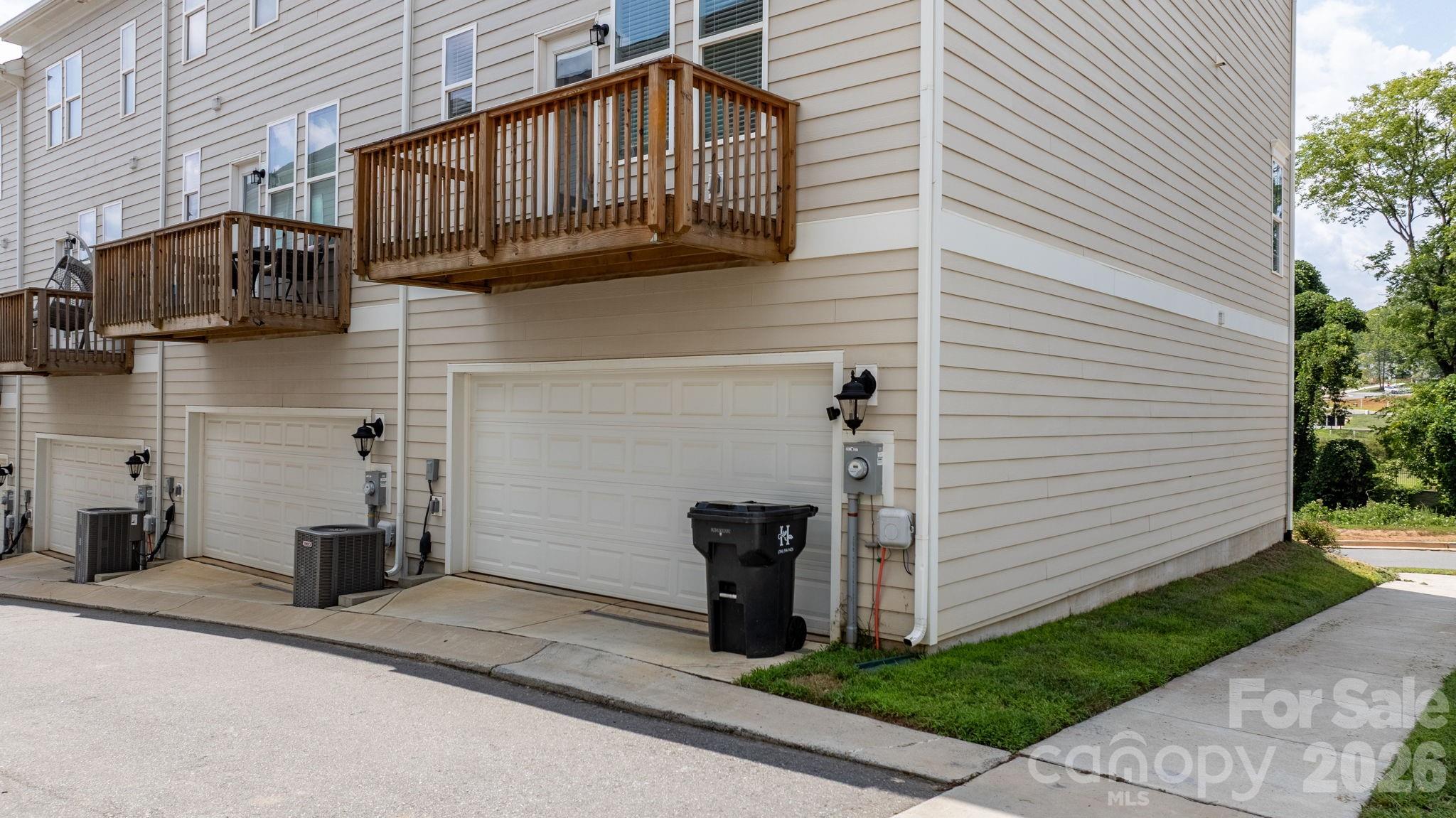 Townhouse at 13924 Winmau Lane, Huntersville, photo 32 of 33