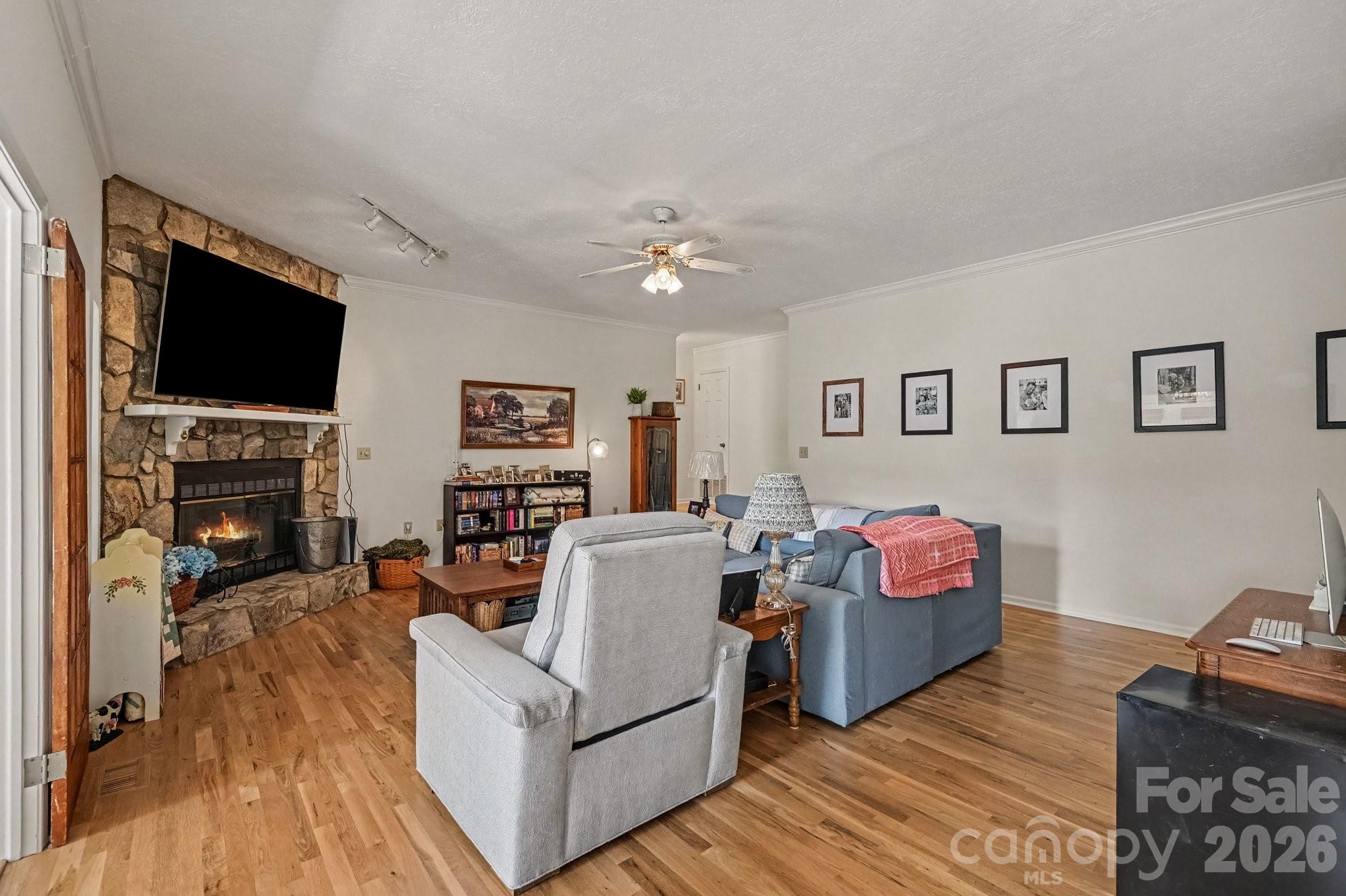 Single Family Residence at 235 Pebble Point, Salisbury, photo 10 of 48