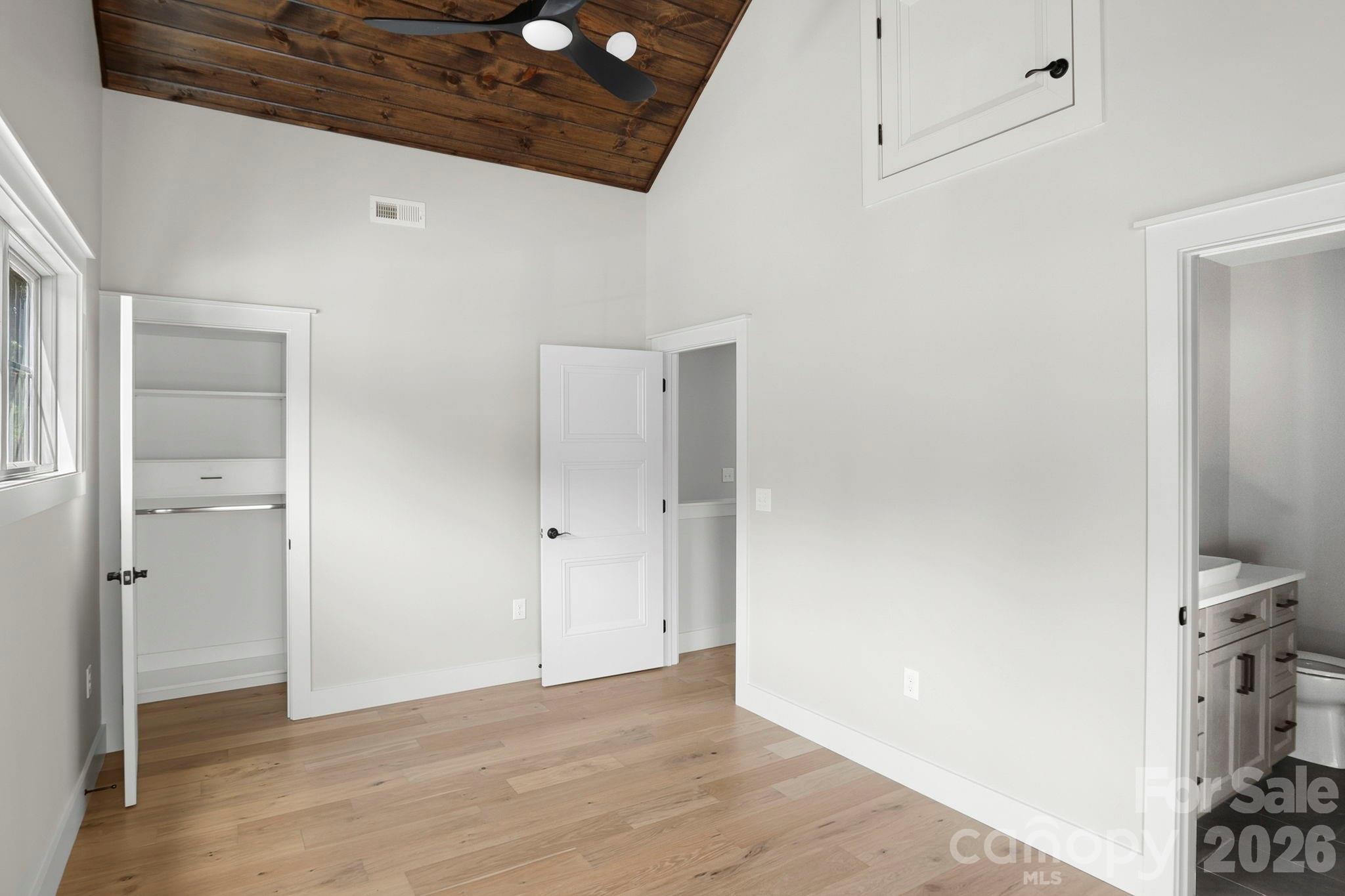 Single Family Residence at 128 Chepstow Place, Black Mountain, photo 20 of 33