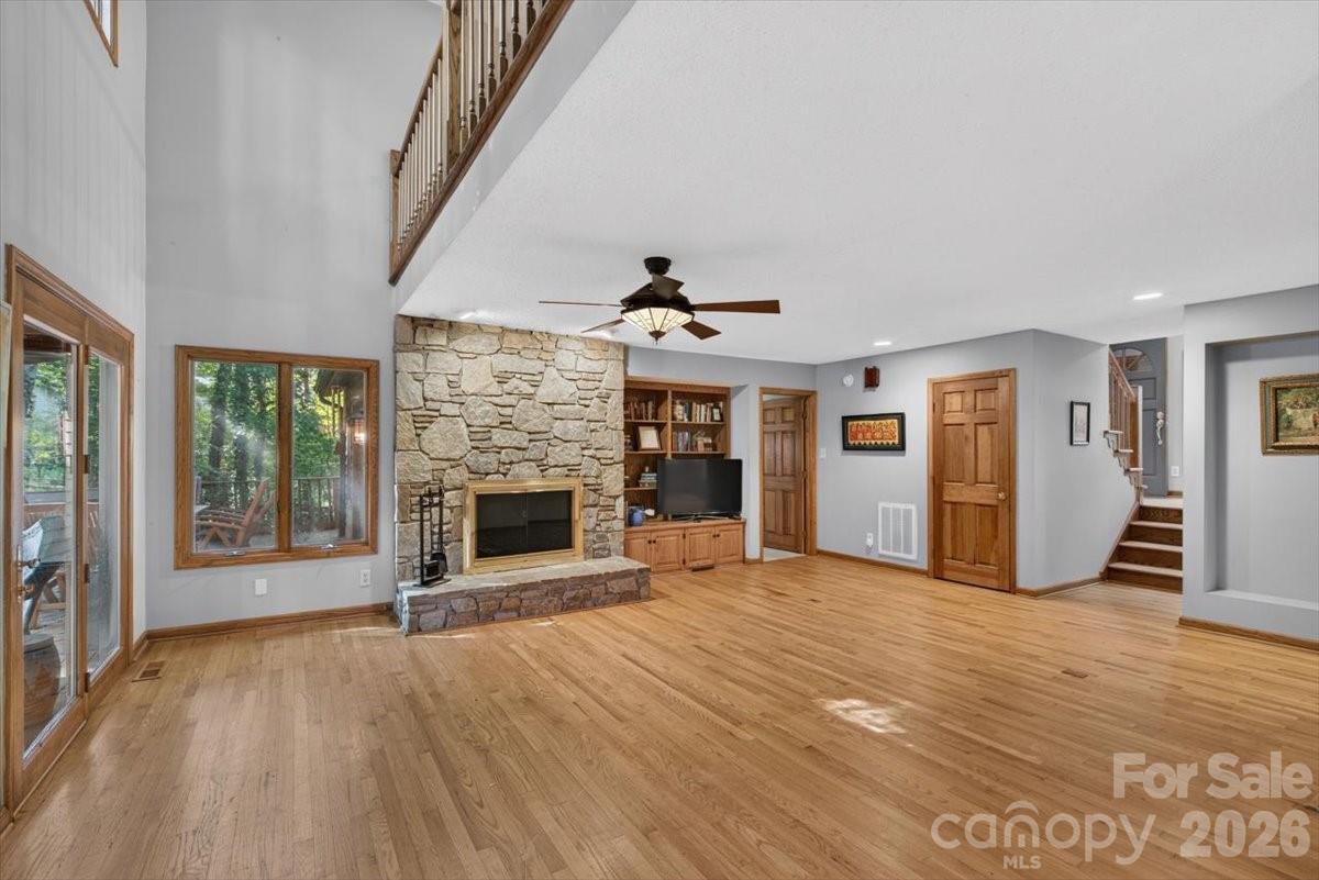 Single Family Residence at 10 Thornwood Court, Lake Wylie, photo 7 of 47